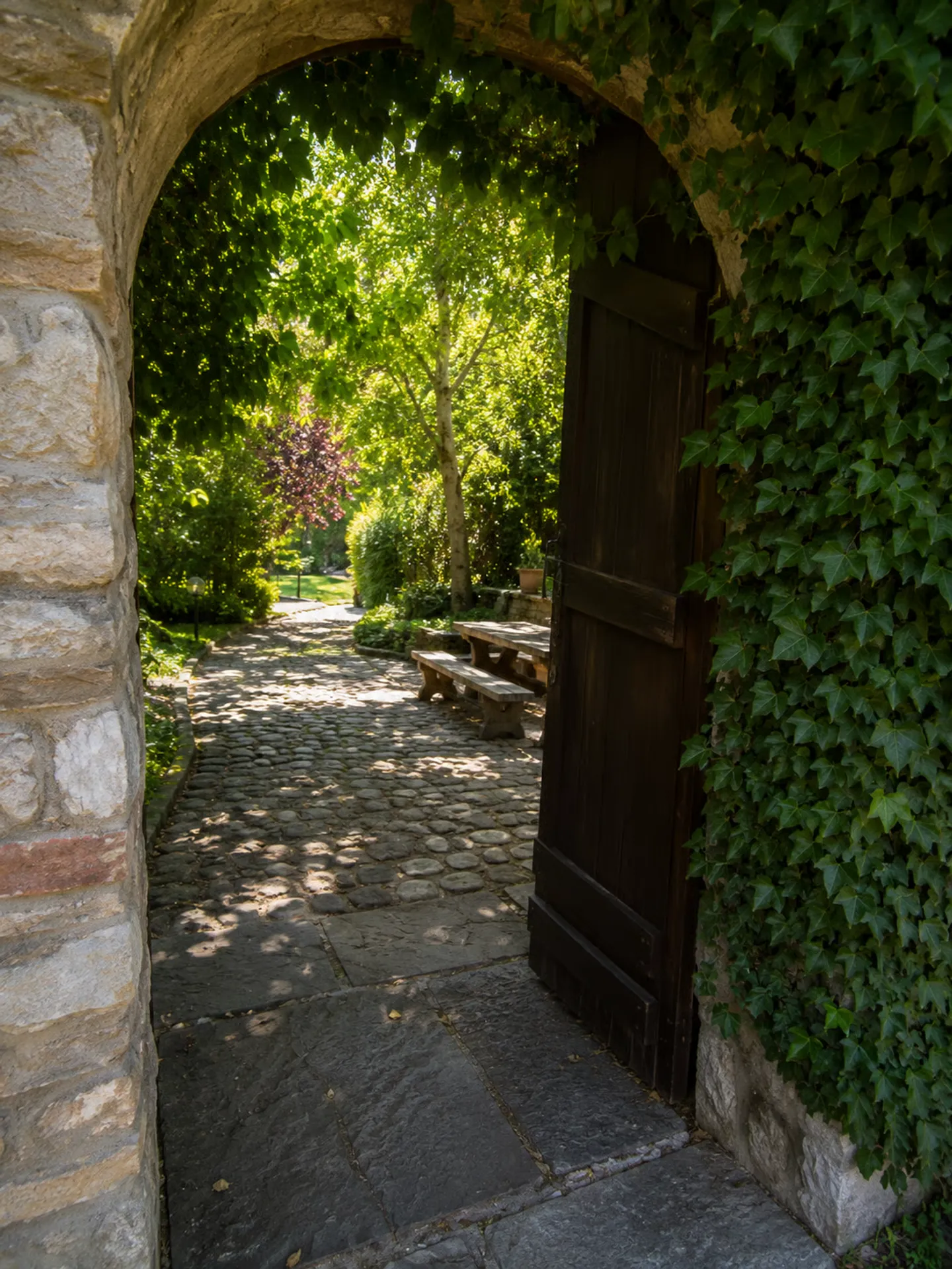 Astano (Lugano) – Prestigious residence immersed in nature, between elegance and spirituality - Photo 3 of 29