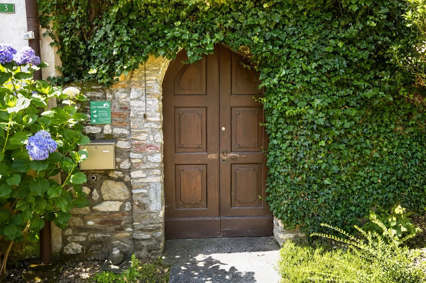 Astano (Lugano) – Prestigious residence immersed in nature, between elegance and spirituality - Photo 2 of 29