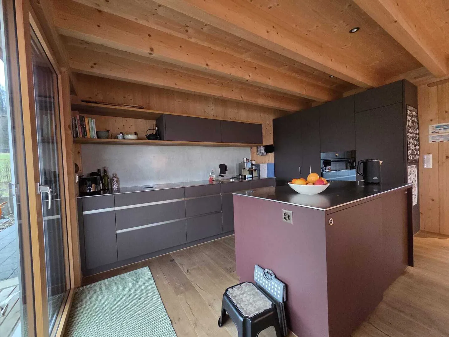 Charmantes Holzhaus mit Garten - Foto 2 von 8