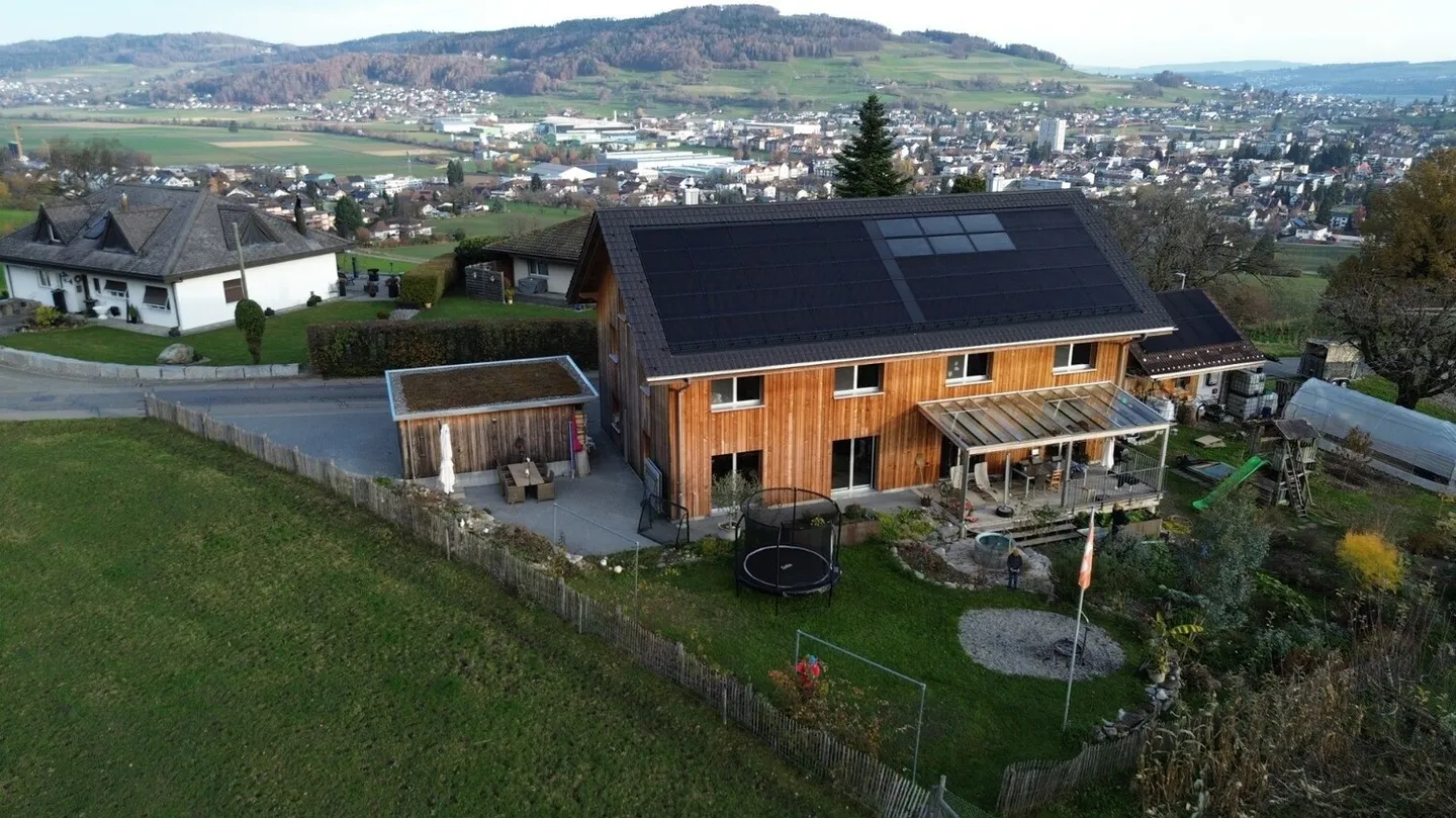 Charmantes Holzhaus mit Garten - Foto 7 von 8