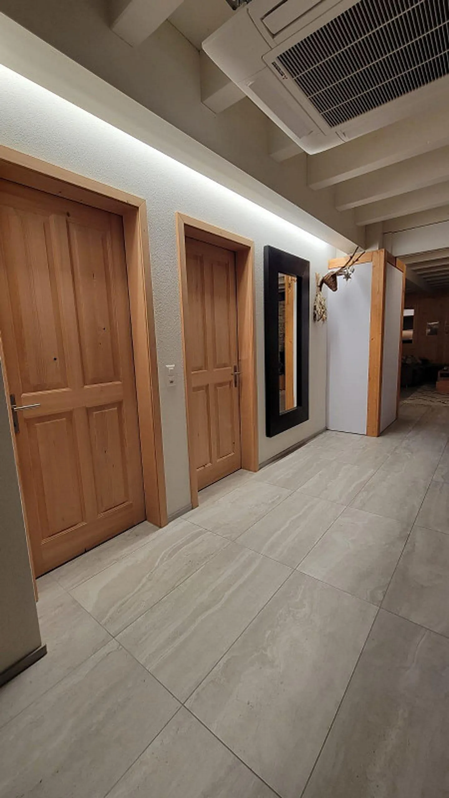 Appartamento di 5,5 stanze su 235 m² spaziosi nella zona commerciale - Foto 1 di 14