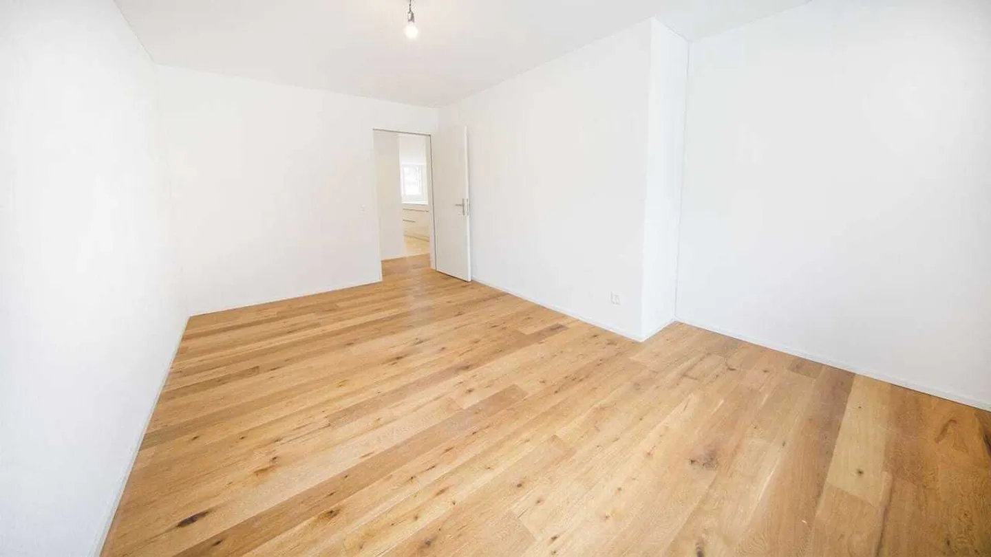 Luminoso appartamento di 4,5 stanze con layout ben progettato e grande balcone - Foto 6 di 11
