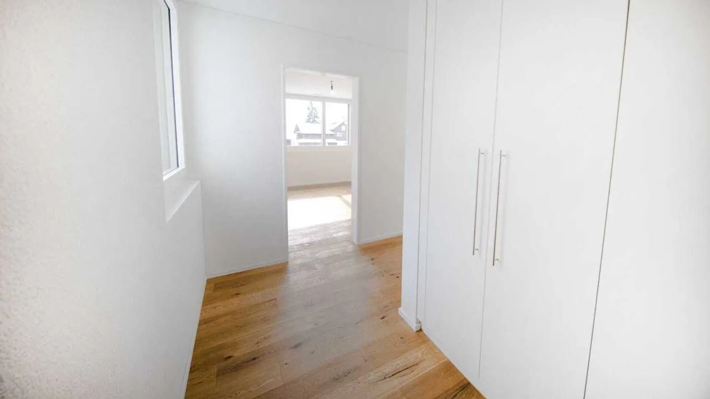 Luminoso appartamento di 4,5 stanze con layout ben progettato e grande balcone - Foto 4 di 11