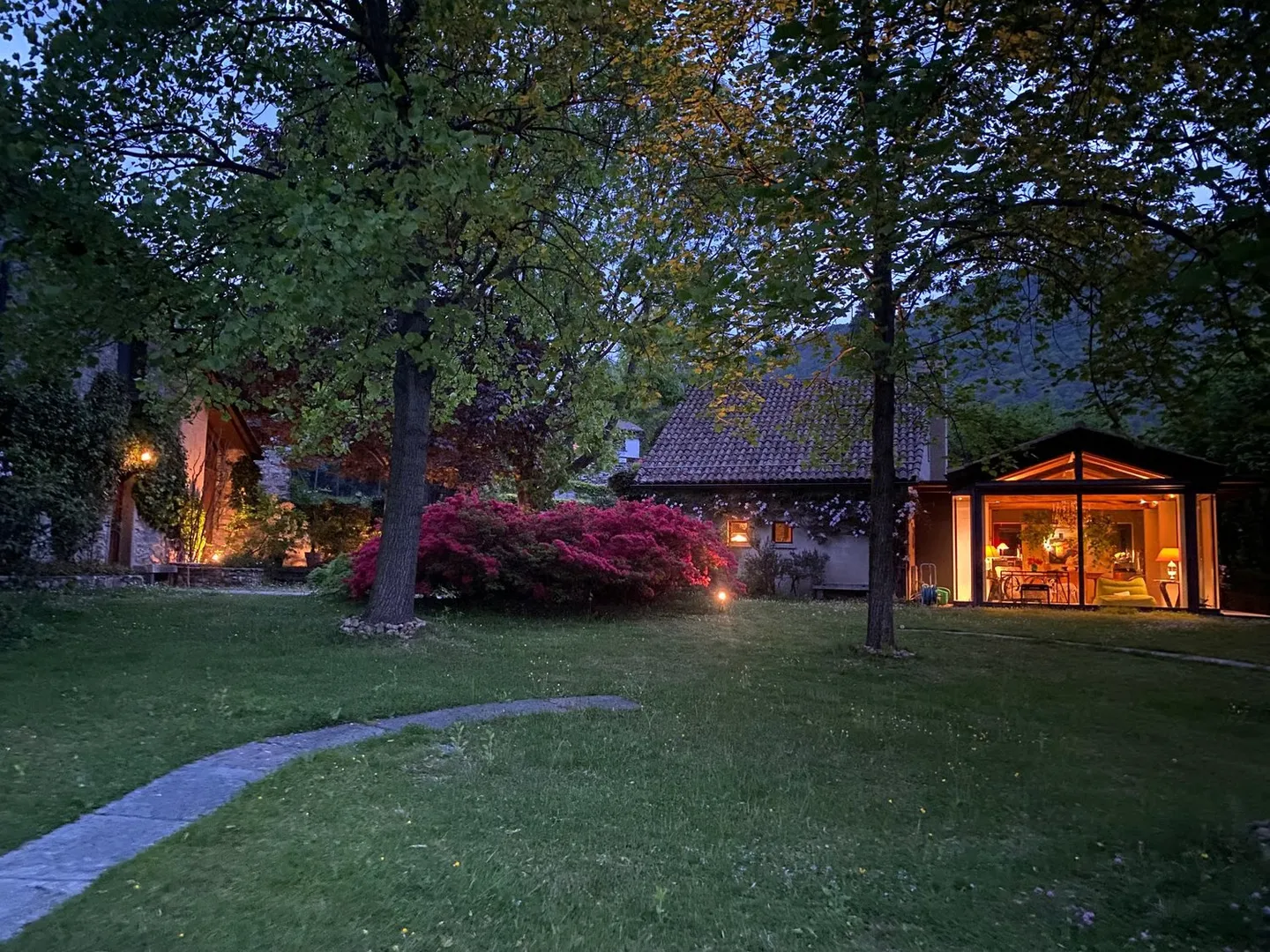 Astano (Lugano) – Prestigious residence immersed in nature, between elegance and spirituality - Photo 25 of 29