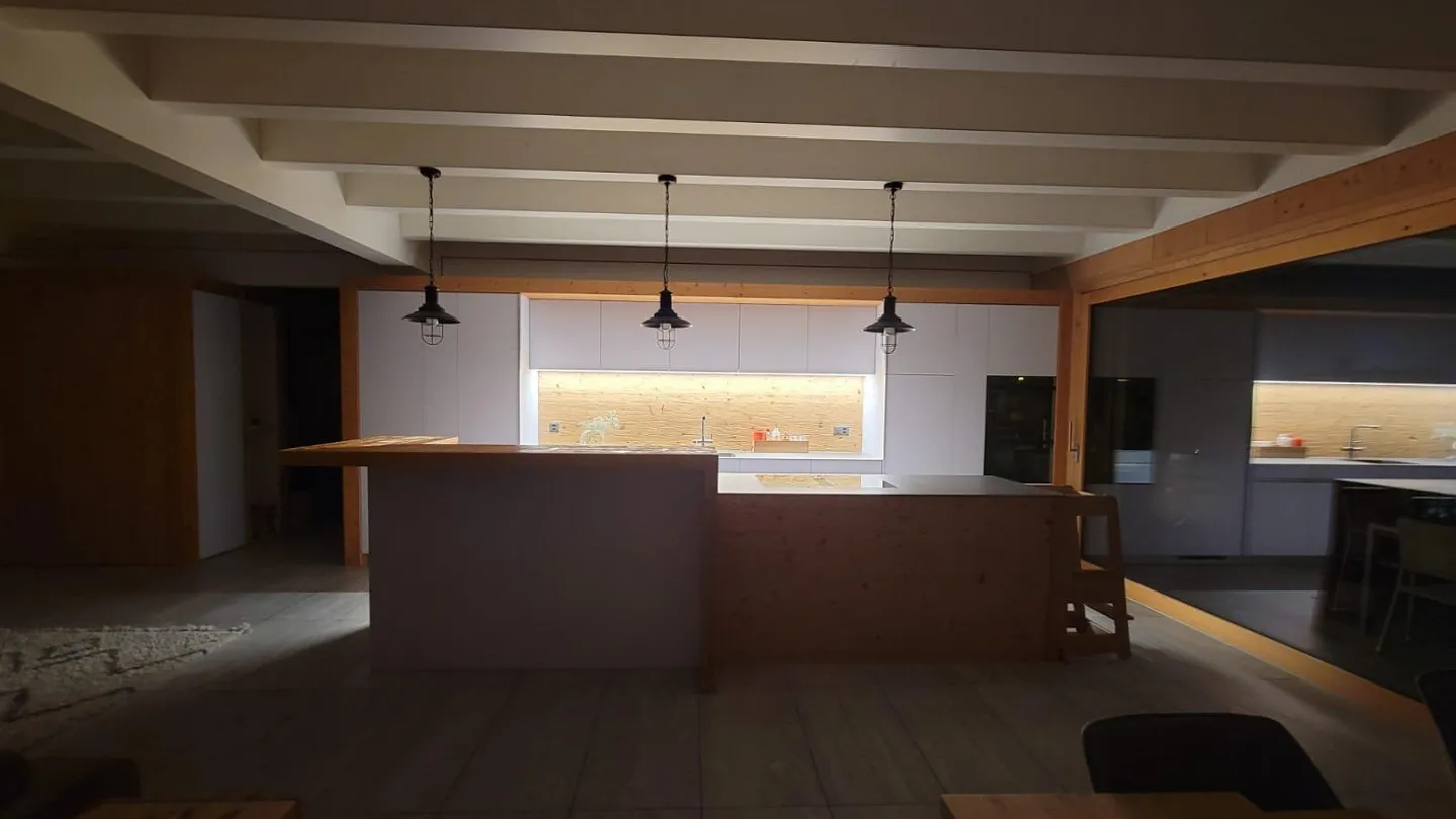 Appartamento di 5,5 stanze su 235 m² spaziosi nella zona commerciale - Foto 2 di 14