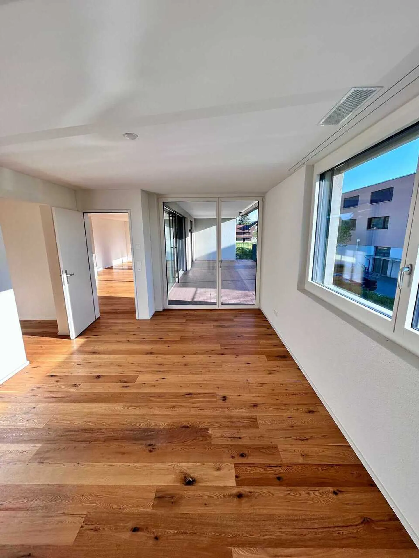 Luminoso appartamento di 4,5 stanze con layout ben progettato e grande balcone - Foto 10 di 11