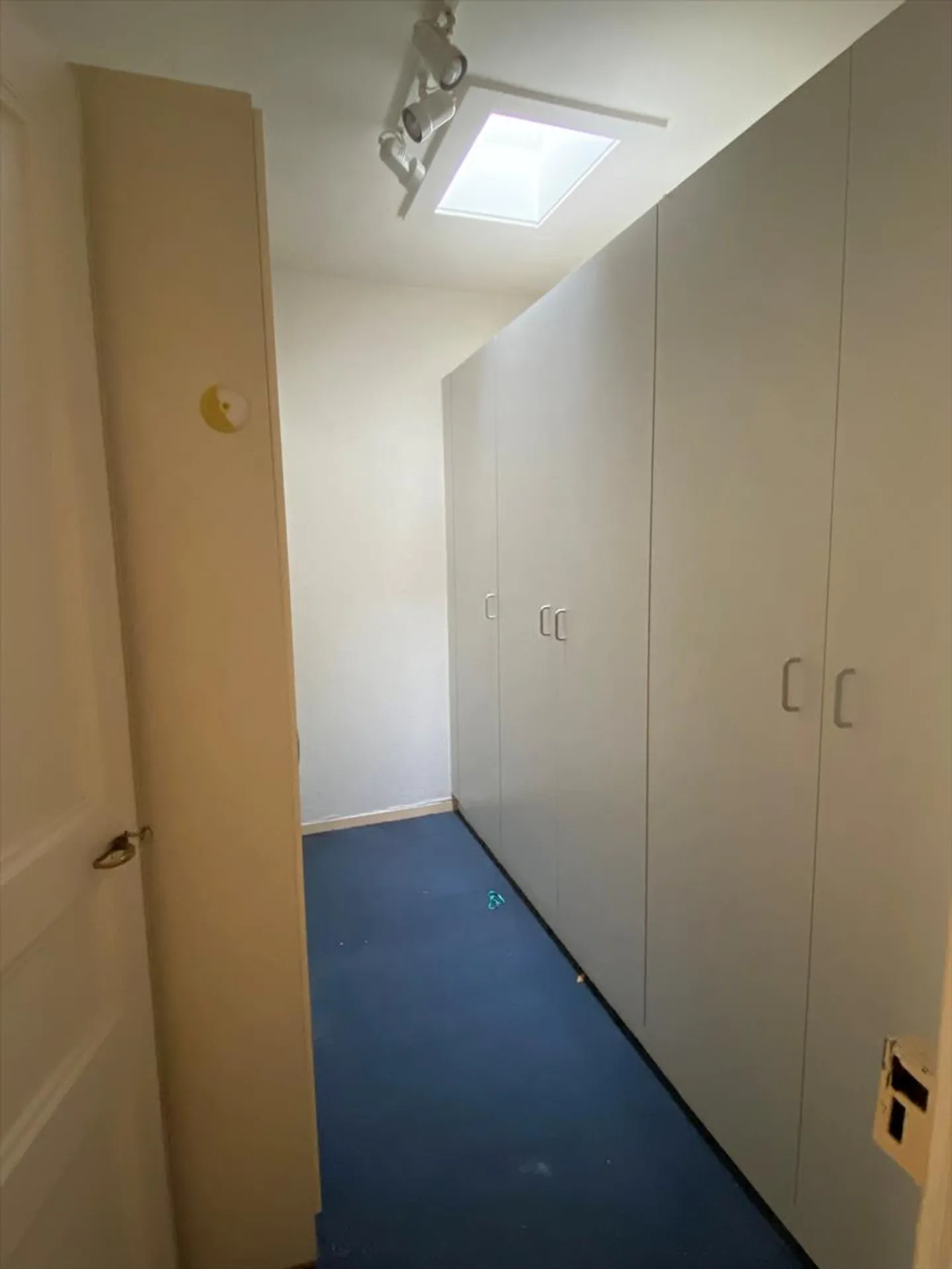 Grand appartement avec espace de vie ouvert au 2ème étage - Photo 7 sur 10