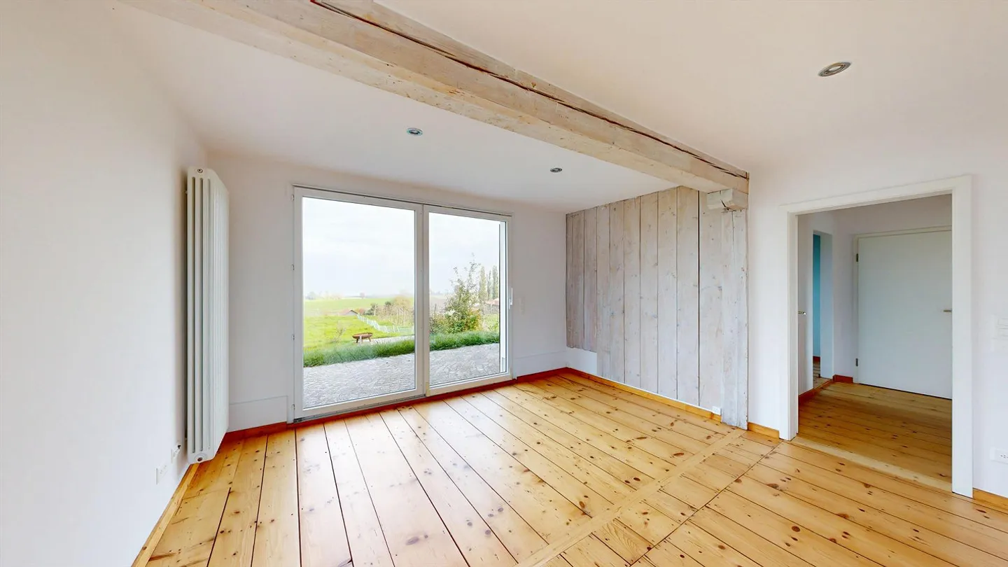 6-Room House with Lake View - Photo 3 of 11