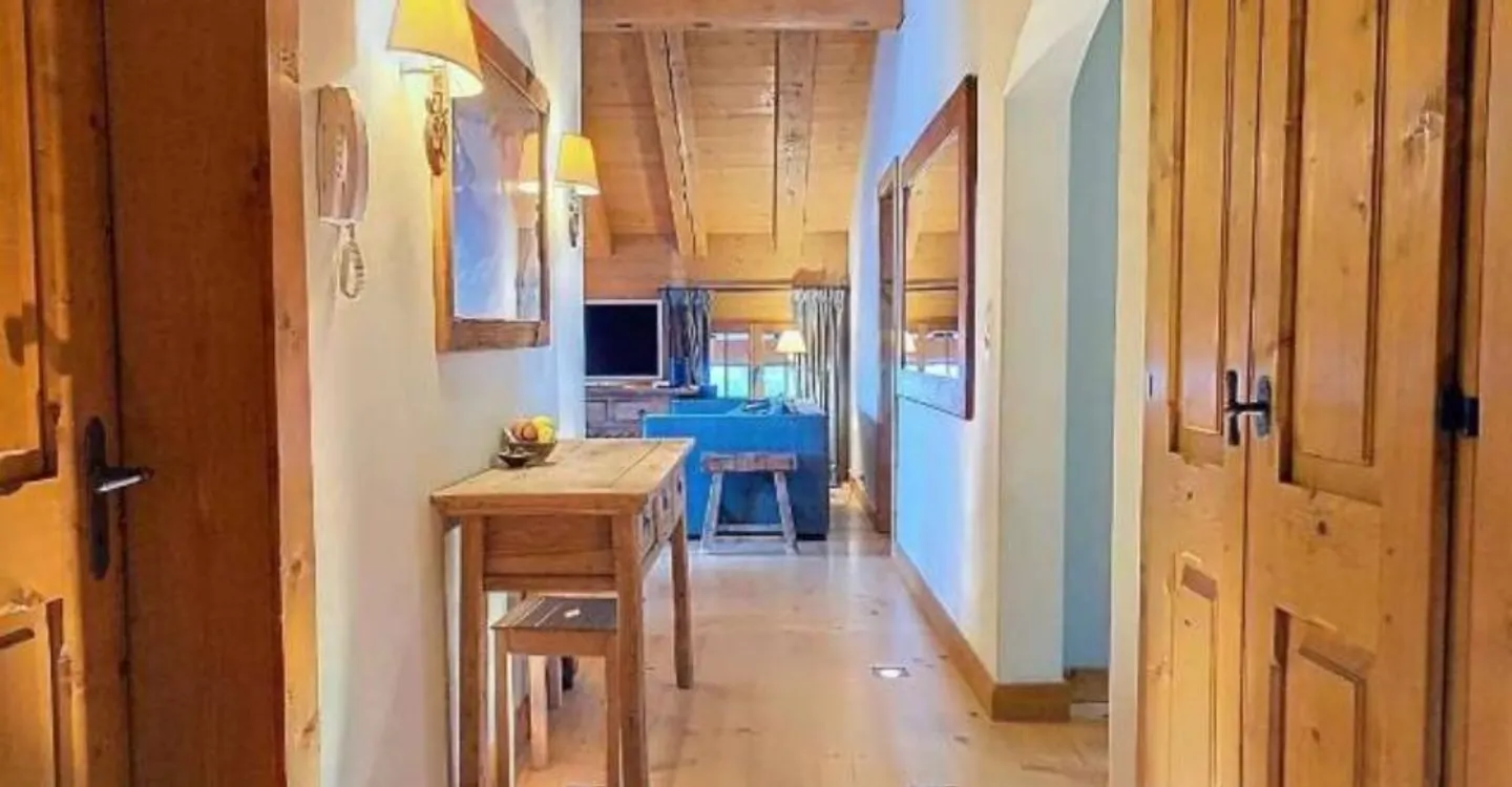 Luxury Attic Apartment in Médran - Photo 9 of 11