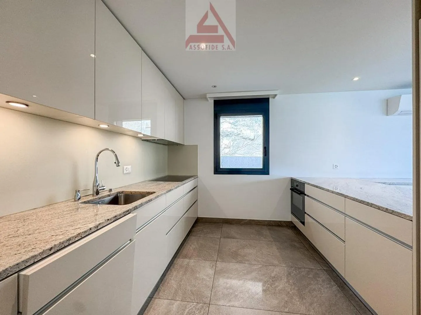 App. di 4.5 locali con vista lago - Foto 2 di 7