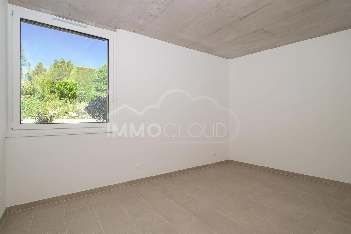 South facing with a view of Lake Geneva - Photo 10 of 16