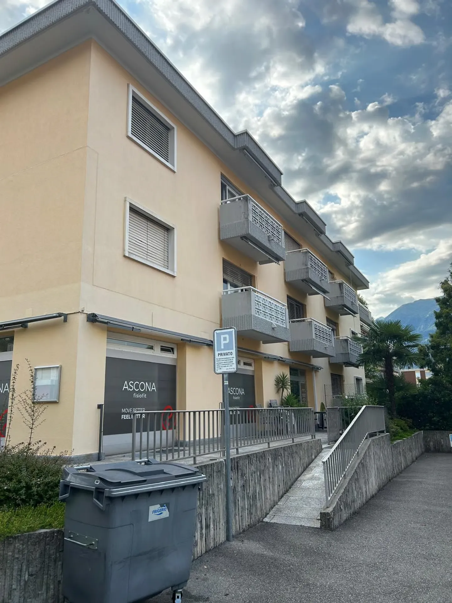 ASCONA, PRÈS DU CENTRE ET À 5 MIN. DU LAC - Photo 1 sur 9