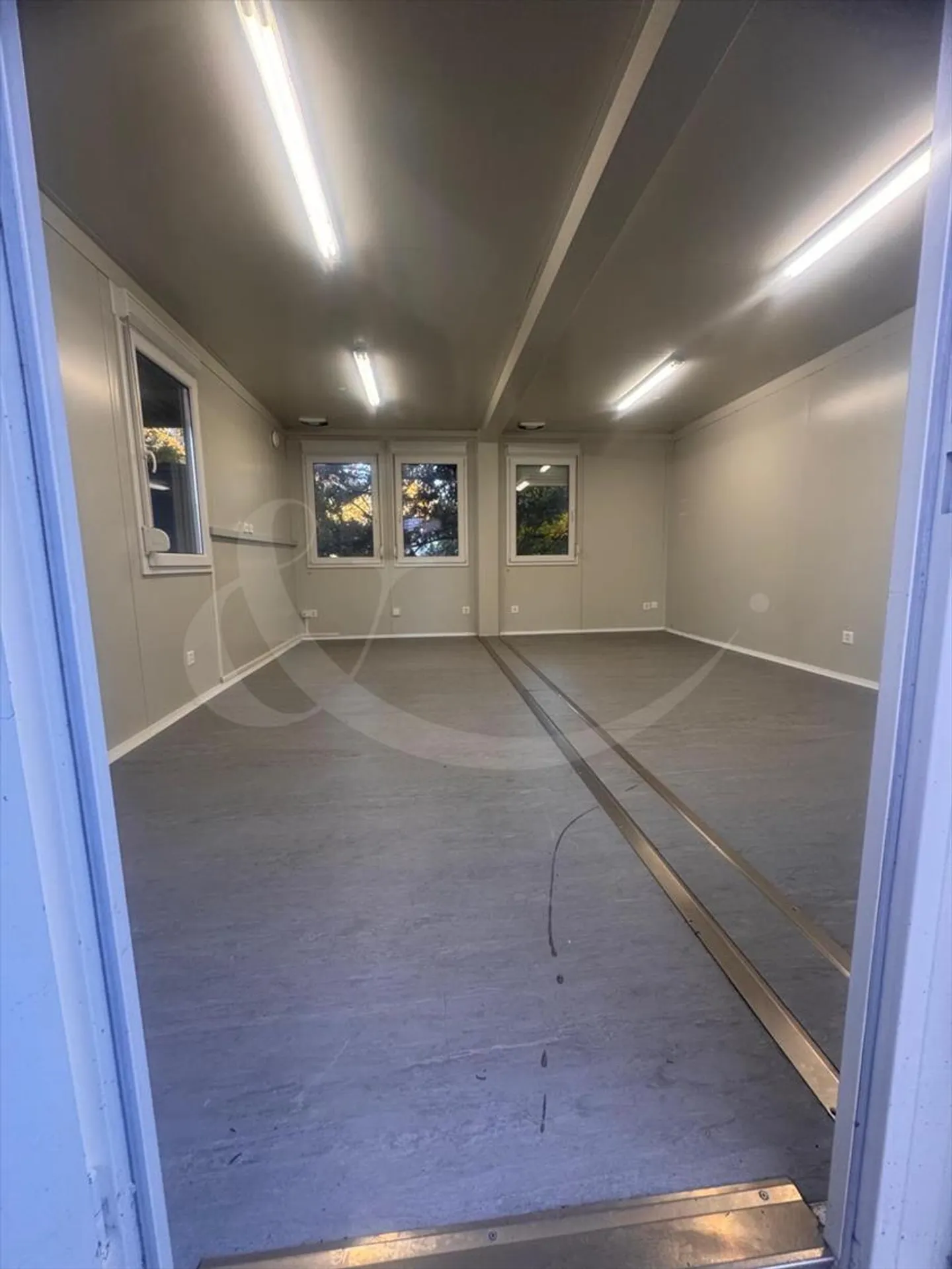 5 Av. de Pailly, Bureaux préfabriqués à louer ? 30 m², lumineux et bien situés - Photo 3 sur 7