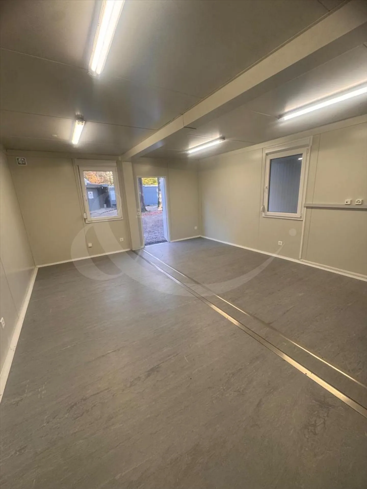 5 Av. de Pailly, Bureaux préfabriqués à louer ? 30 m², lumineux et bien situés - Photo 4 sur 7