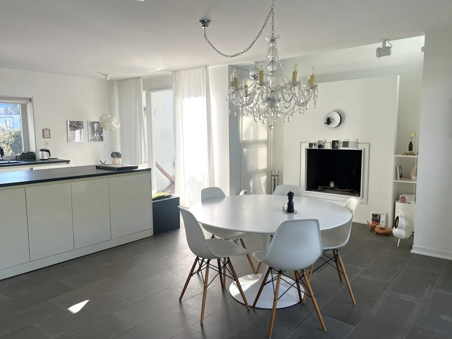 Idylle et générosité – Maison individuelle de 7 pièces avec jardin et terrasse sur le toit - Photo 2 sur 17