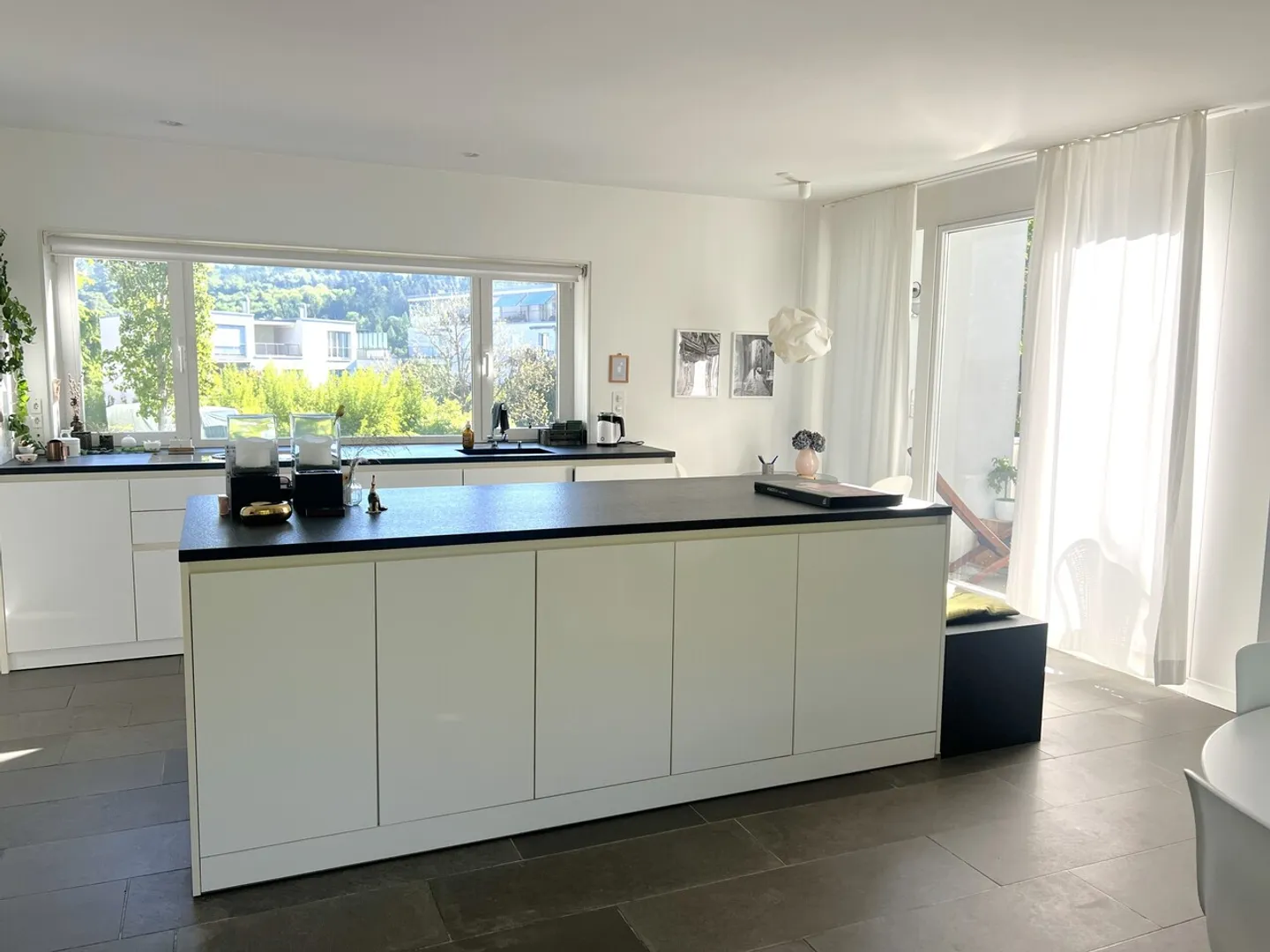 Idylle et générosité – Maison individuelle de 7 pièces avec jardin et terrasse sur le toit - Photo 3 sur 17