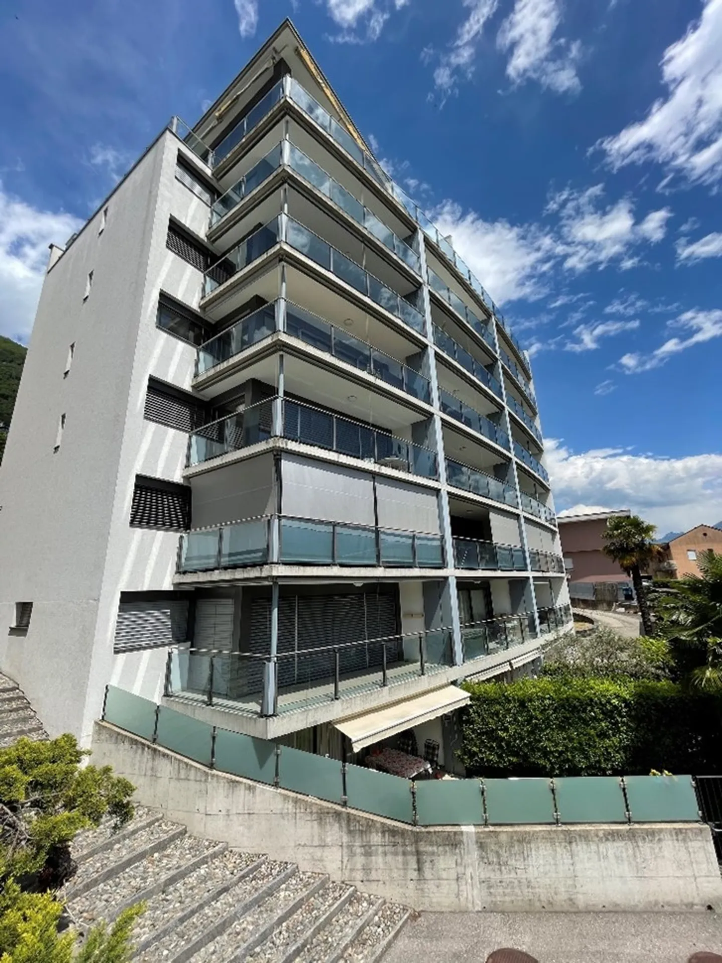 Modern 2-Room Apartment in Gordola (CHF 390,000 Apartment + CHF 30,000 Parking) - Photo 1 of 6