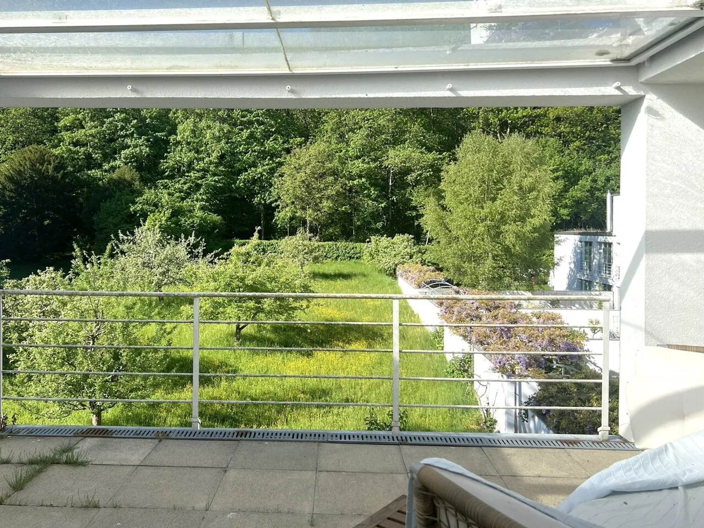 Idylle et générosité – Maison individuelle de 7 pièces avec jardin et terrasse sur le toit - Photo 14 sur 17