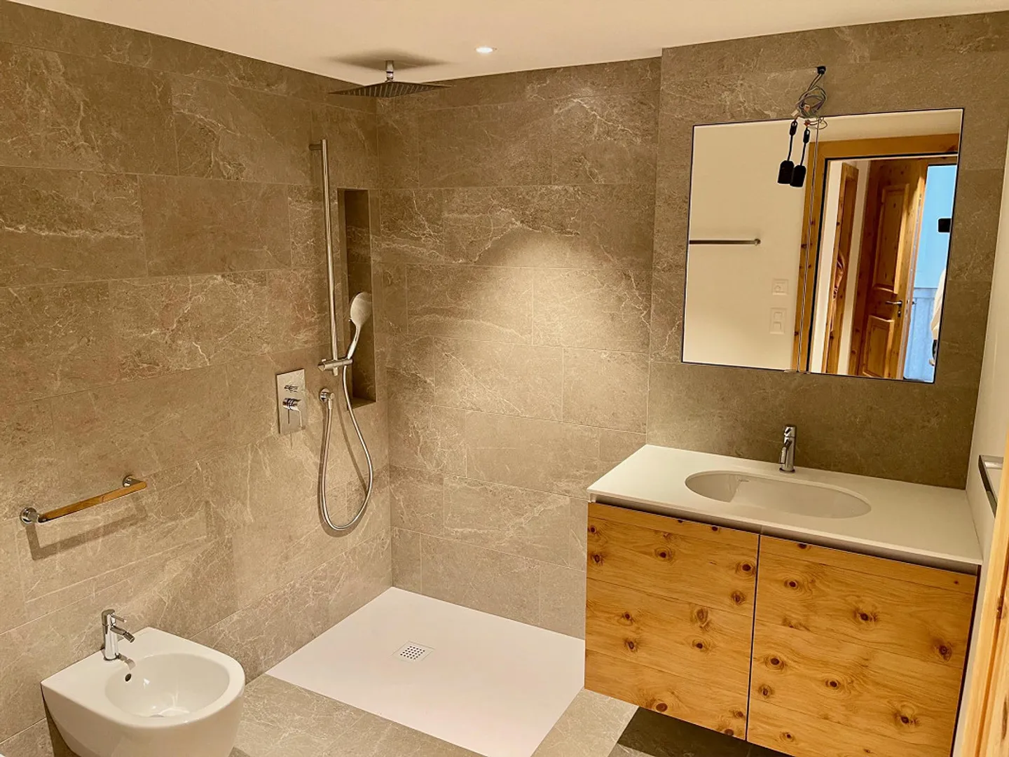 A 4.5-Room Apartment in the Heart of Samedan Located on the 2nd floor - Photo 4 of 9