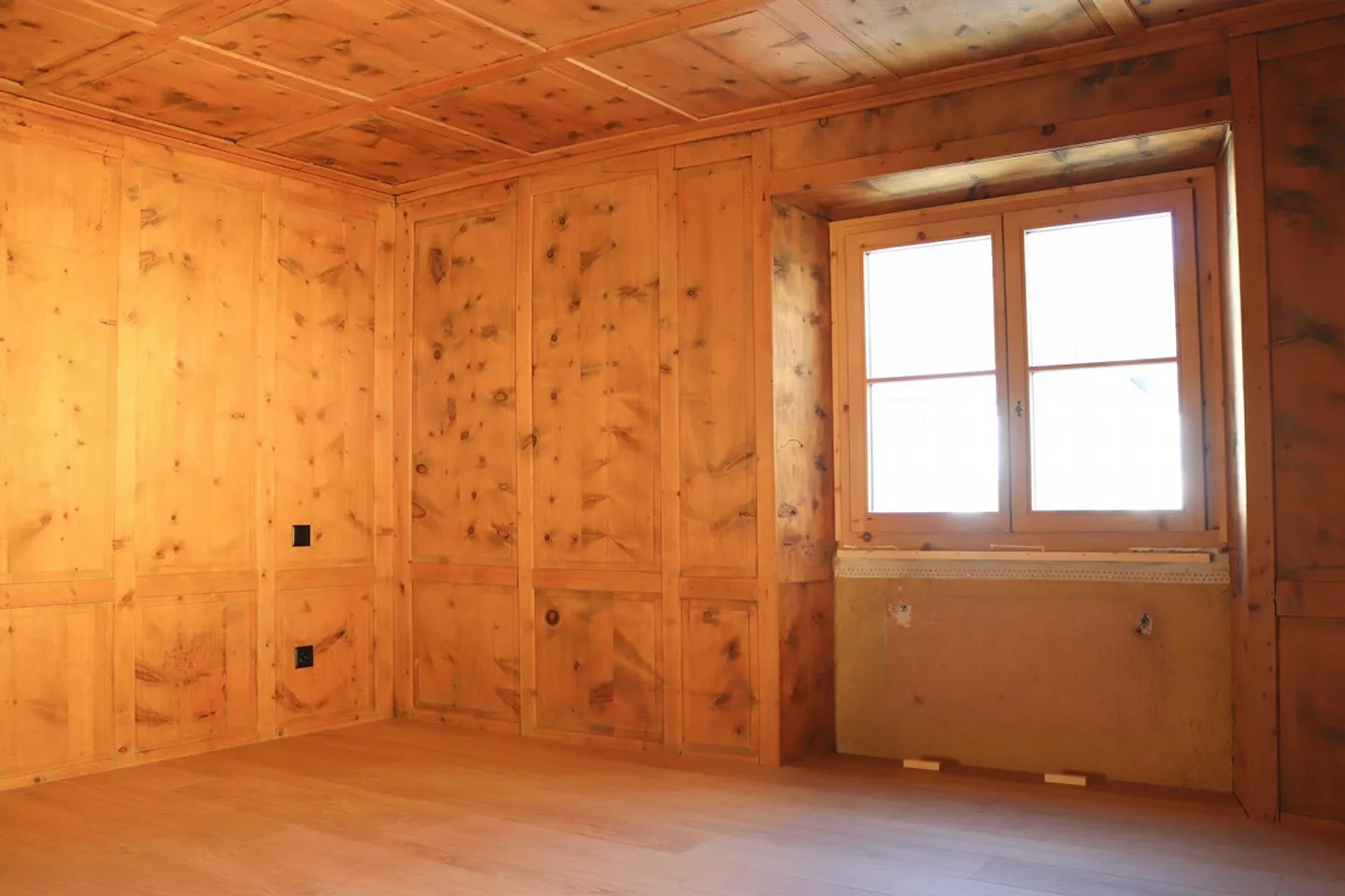 A 4.5-Room Apartment in the Heart of Samedan Located on the 2nd floor - Photo 6 of 9