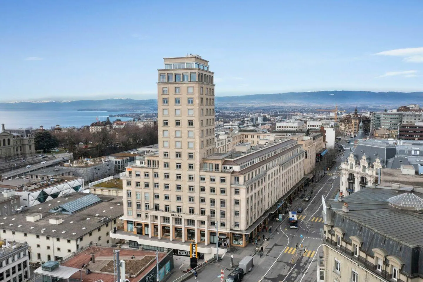 Espace Commercial en Centre-Ville - Photo 1 sur 15