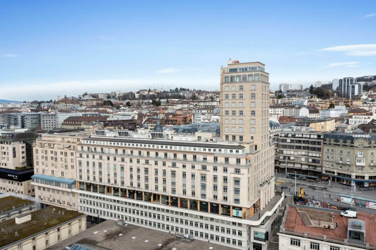 Espace Commercial en Centre-Ville - Photo 2 sur 15