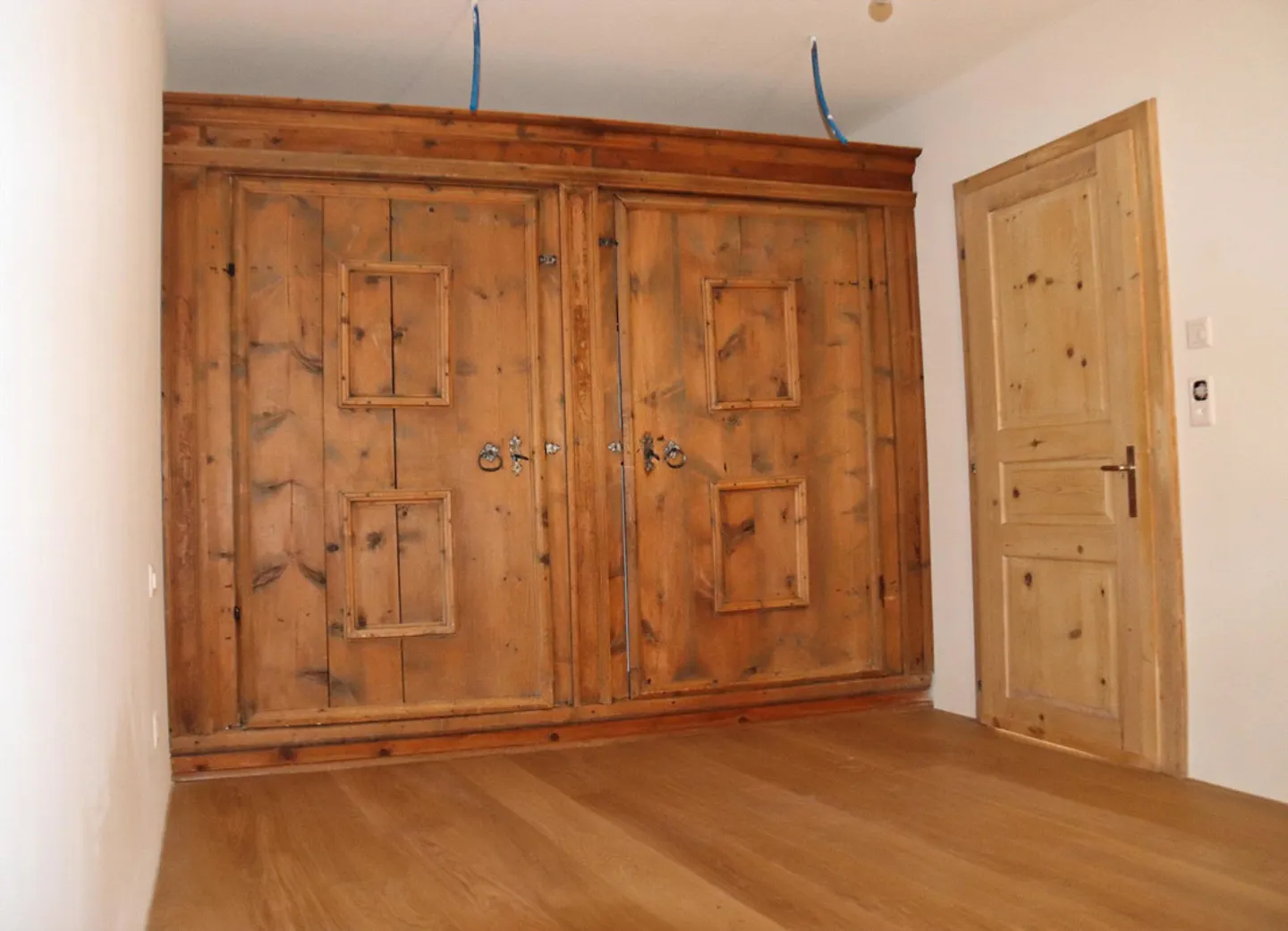 A 4.5-Room Apartment in the Heart of Samedan Located on the 2nd floor - Photo 7 of 9