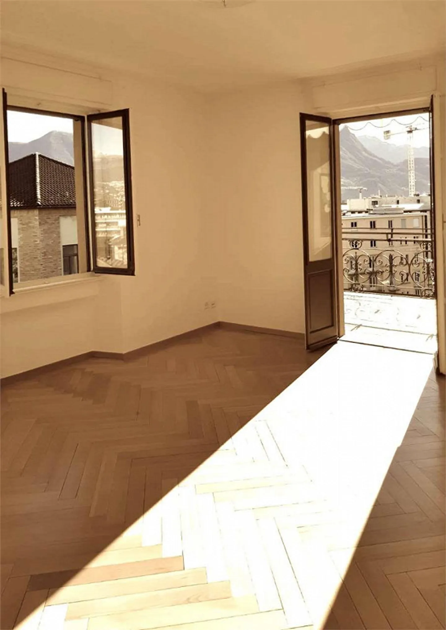 Lugano centro, appartamento attico di 5,5 locali con terrazzo - Foto 2 di 7