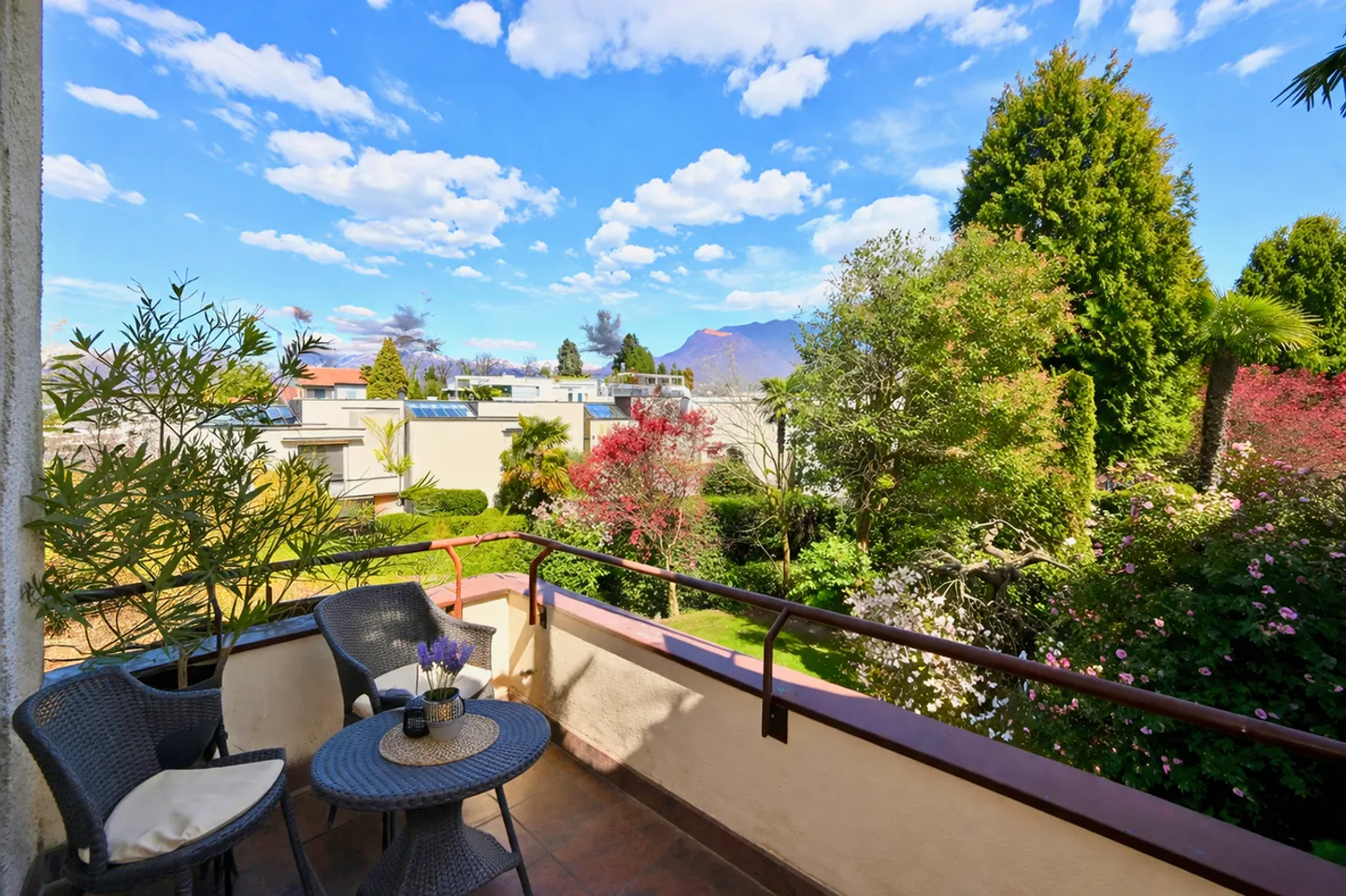 Elegante villa a schiera a Gentilino - Foto 3 di 25
