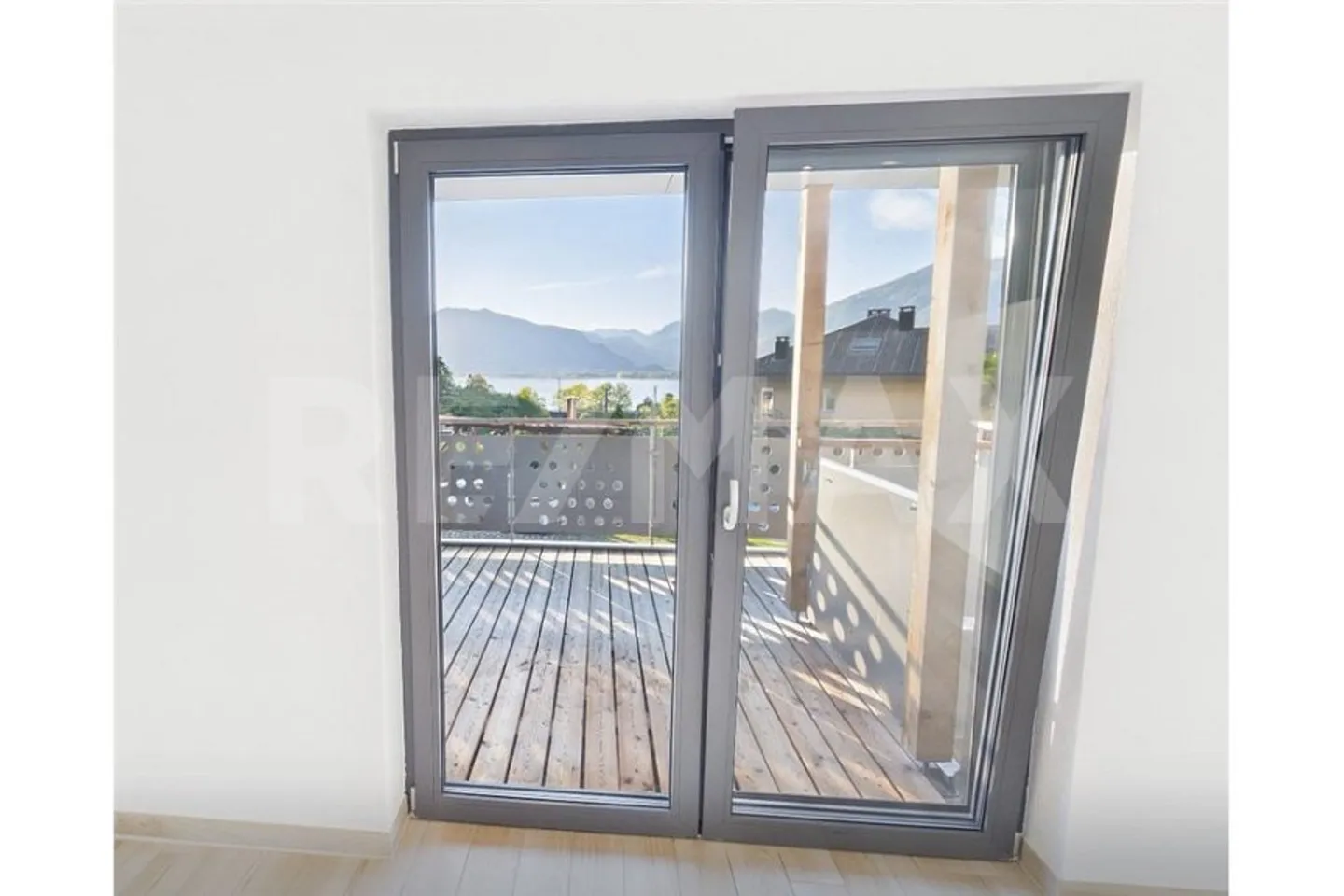 Appartamento 3 locali con vista lago e piscina - Foto 12 di 13