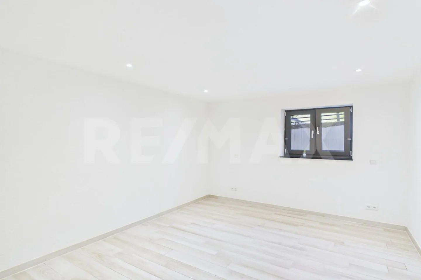 Appartamento 3 locali con vista lago e piscina - Foto 10 di 13