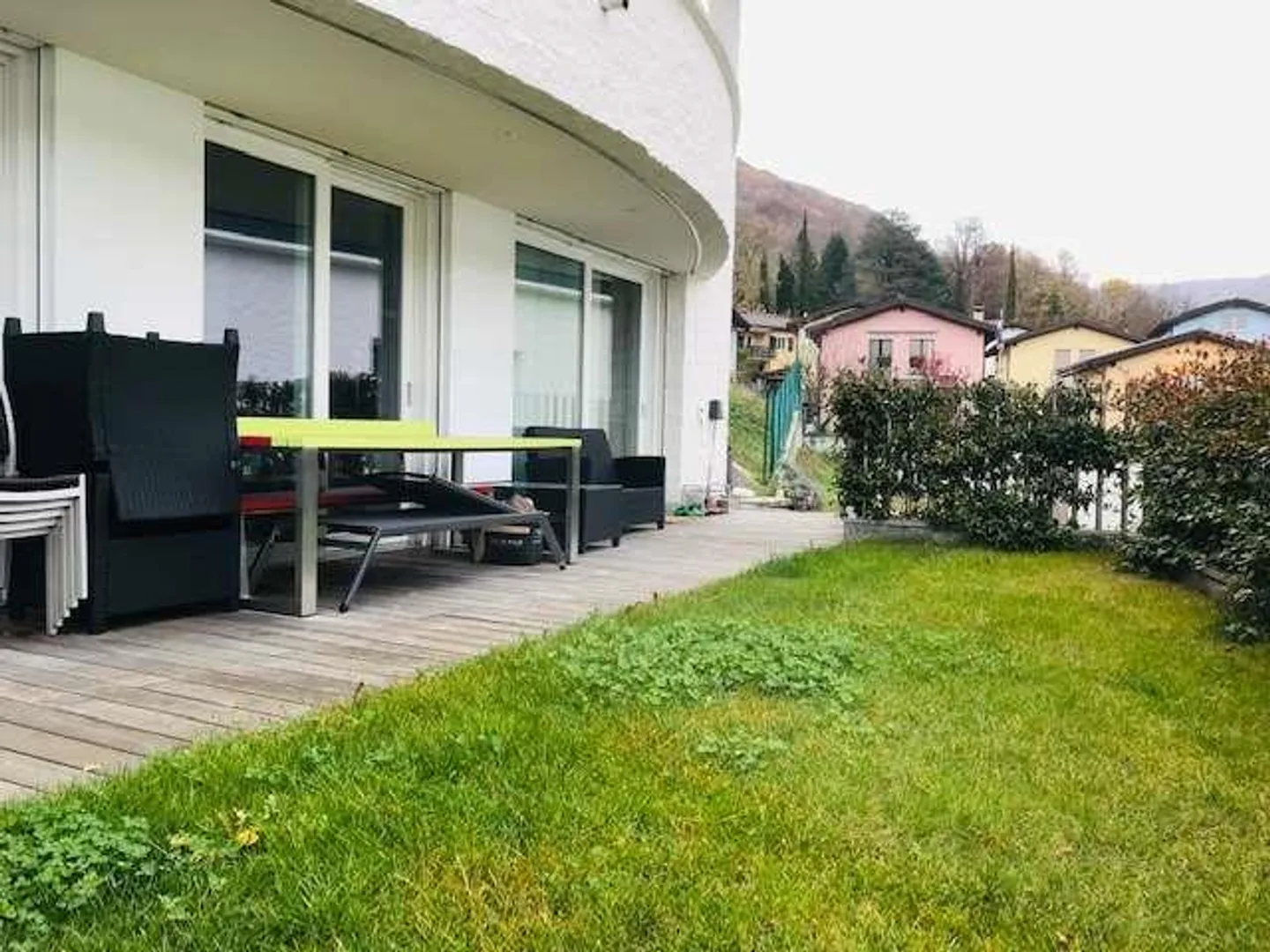 Villa gemella 4,5 locali con giardino privato - Foto 4 di 13