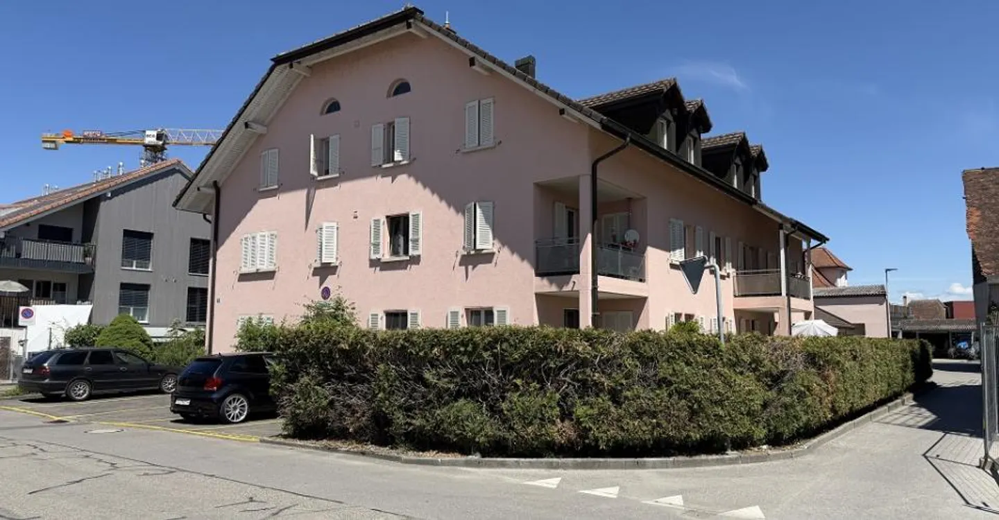 Entièrement rénové, 4.5pces au rez avec terrasse - Foto 1 di 4