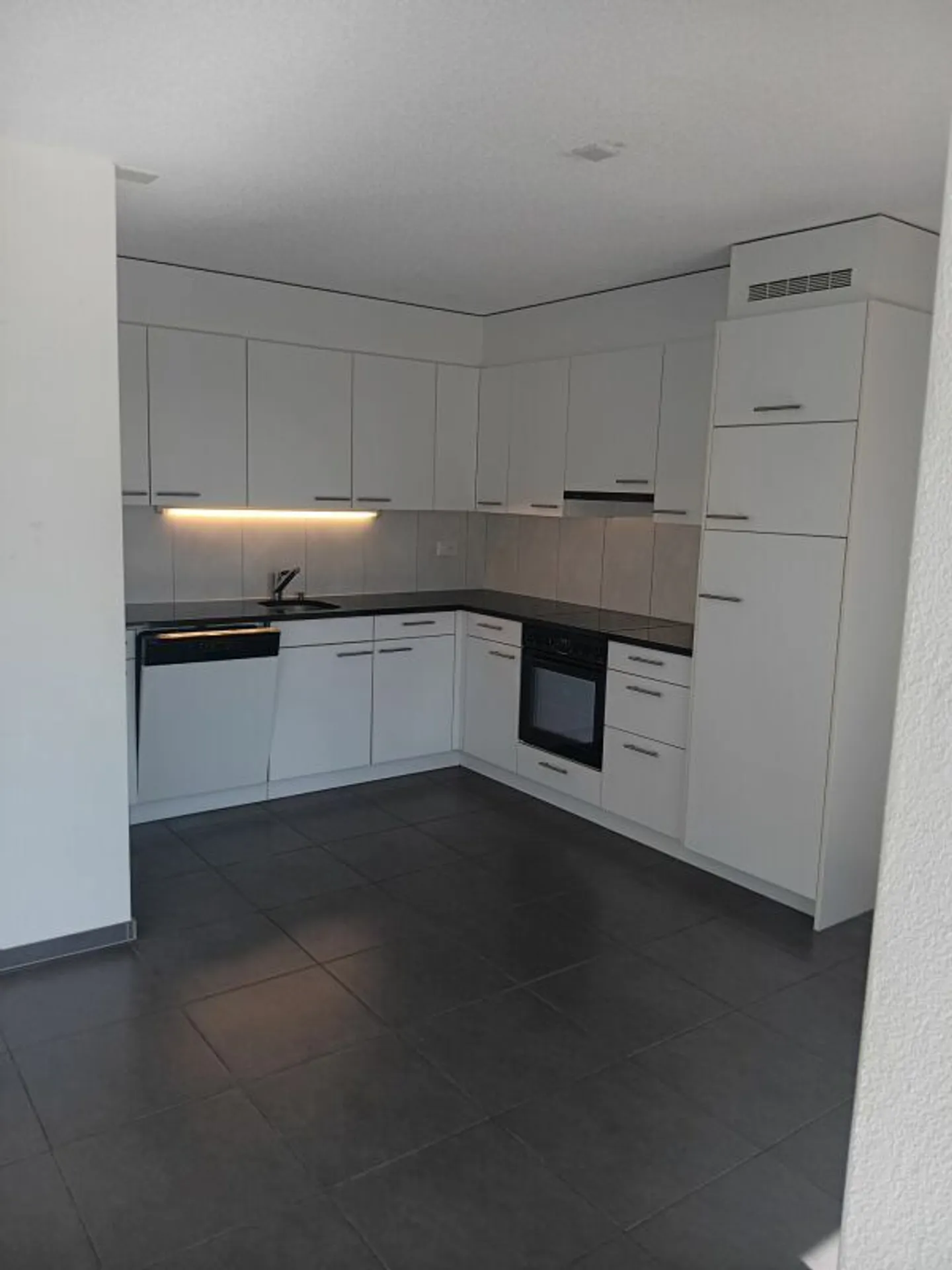 Modernes Apartment in Ins - Foto 1 von 8