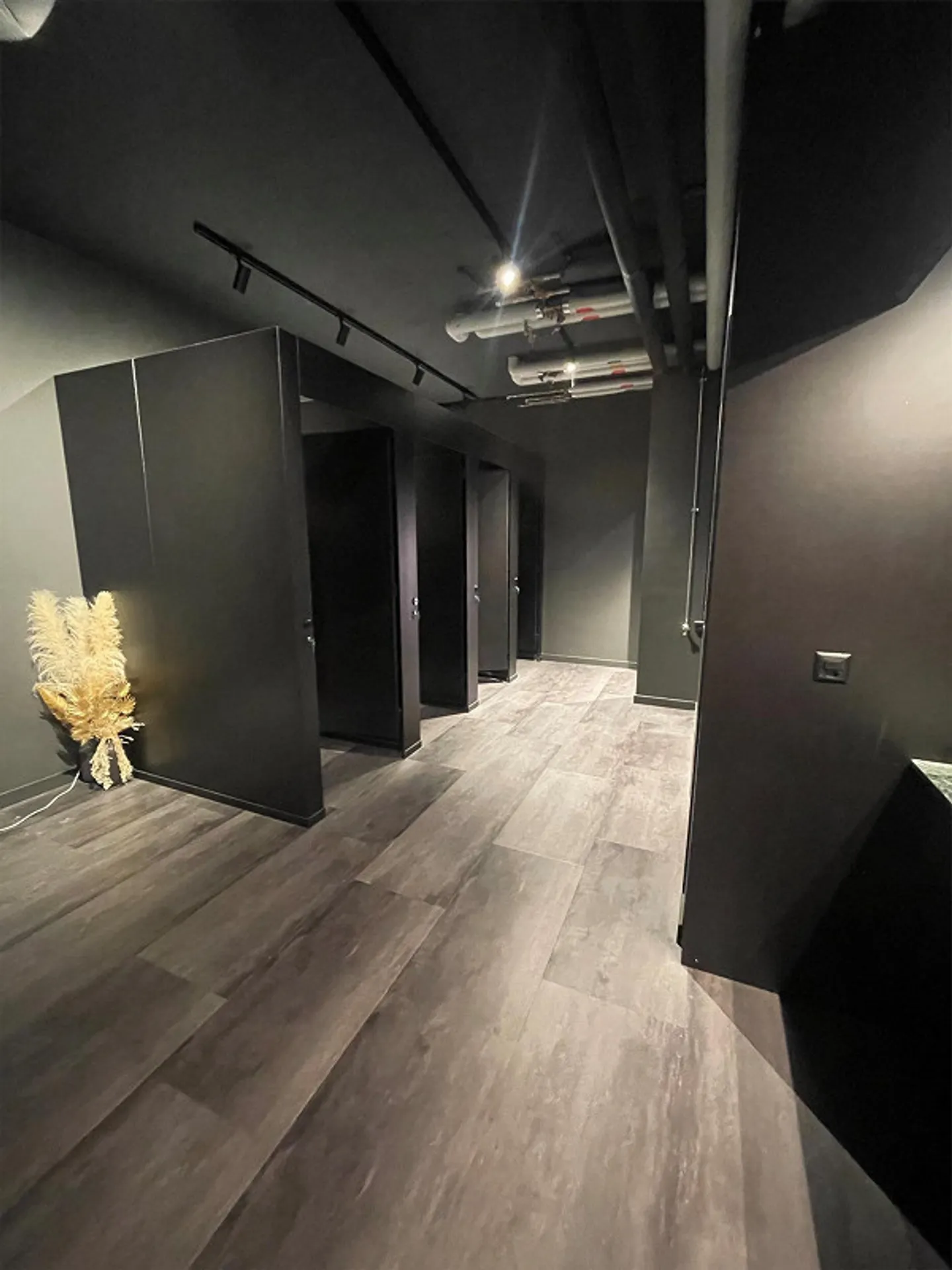 Il tuo nuovo spazio commerciale in affitto in una posizione centrale - disponibile immediatamente - Foto 6 di 8