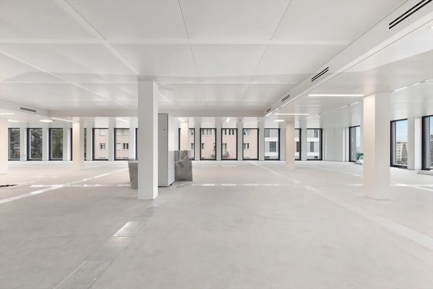 À louer, bureaux près du centre-ville de Genève, Avenue Louis-Casai : - Photo 2 sur 3