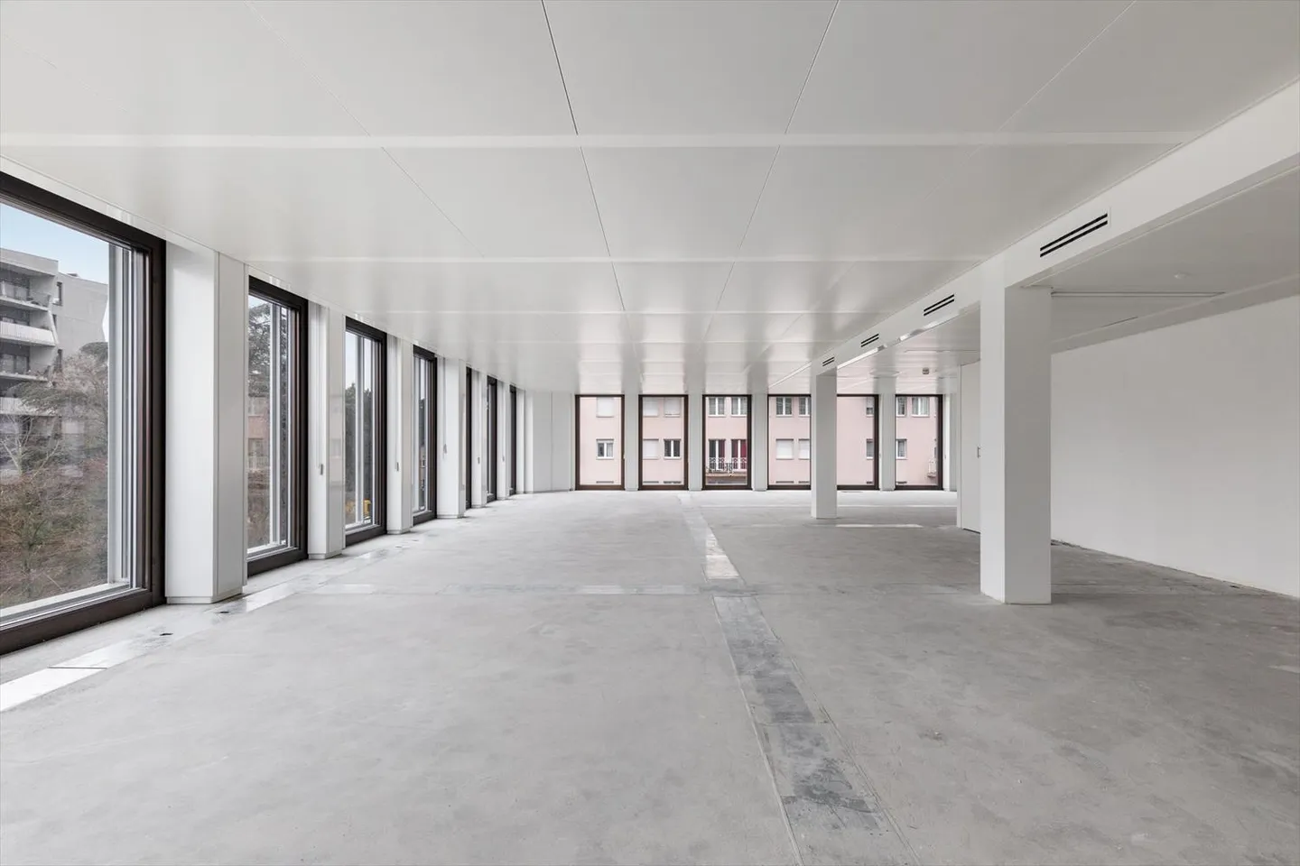 À louer, bureaux près du centre-ville de Genève, Avenue Louis-Casai : - Photo 3 sur 3