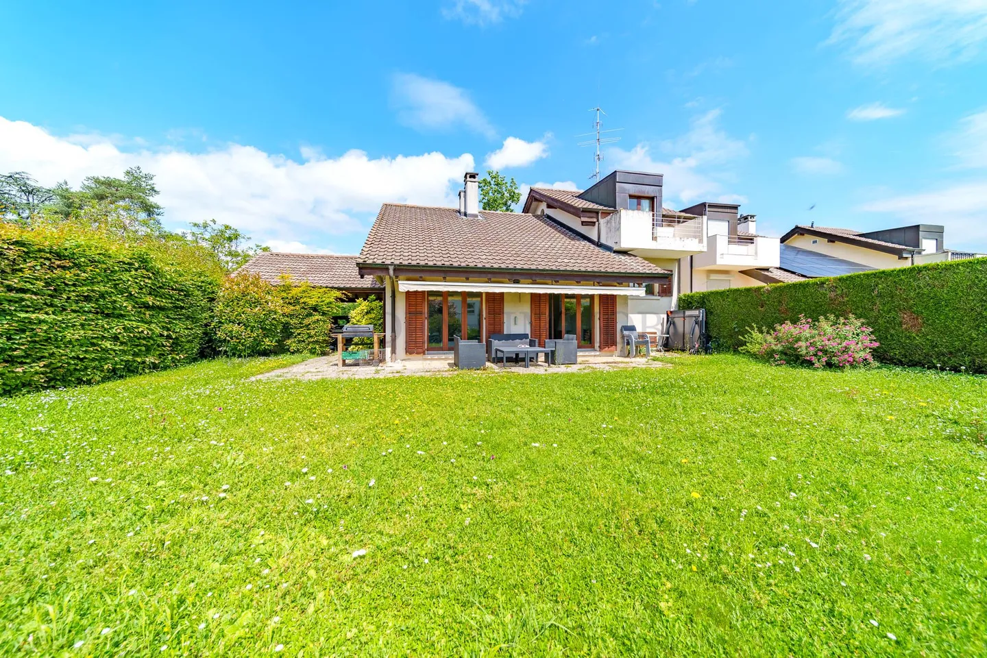 Charmante Semi-Detached Villa - Foto 1 von 7