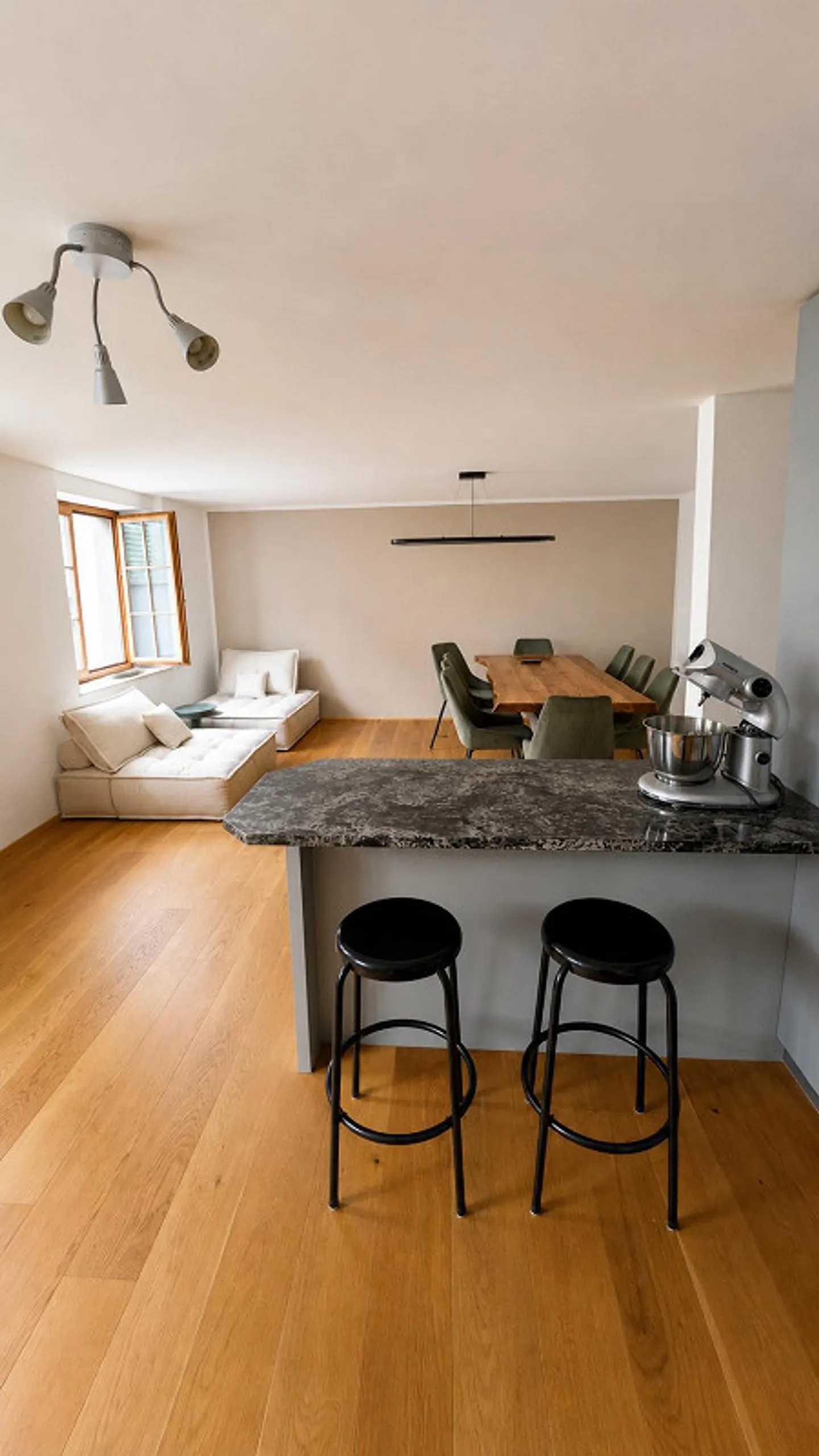 Recherche d'un nouveau locataire pour un appartement penthouse exclusif dans la vieille ville de Chur. - Photo 7 sur 16