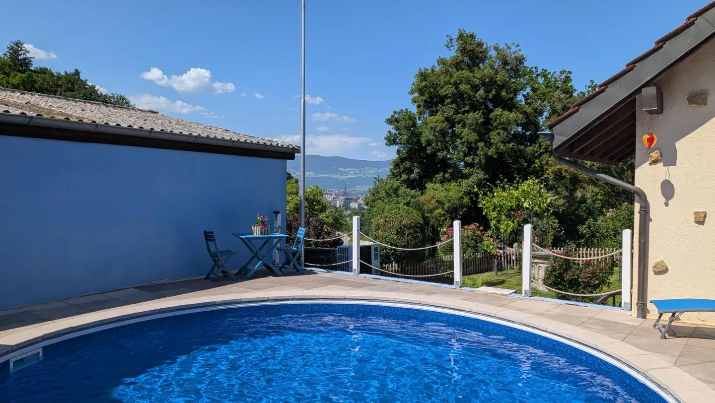 Villa with 9 rooms - Photo 3 of 17