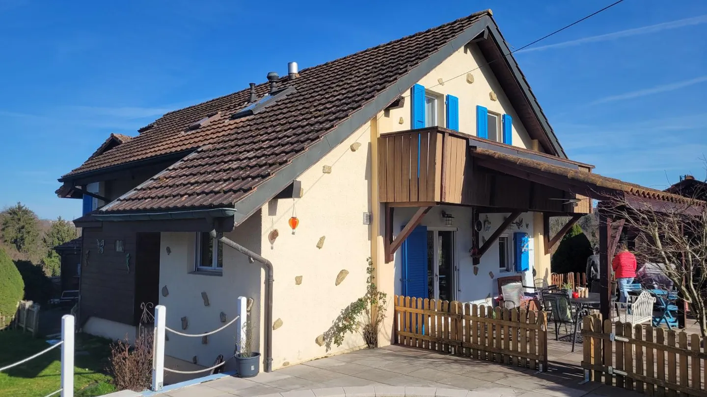Villa with 9 rooms - Photo 1 of 17