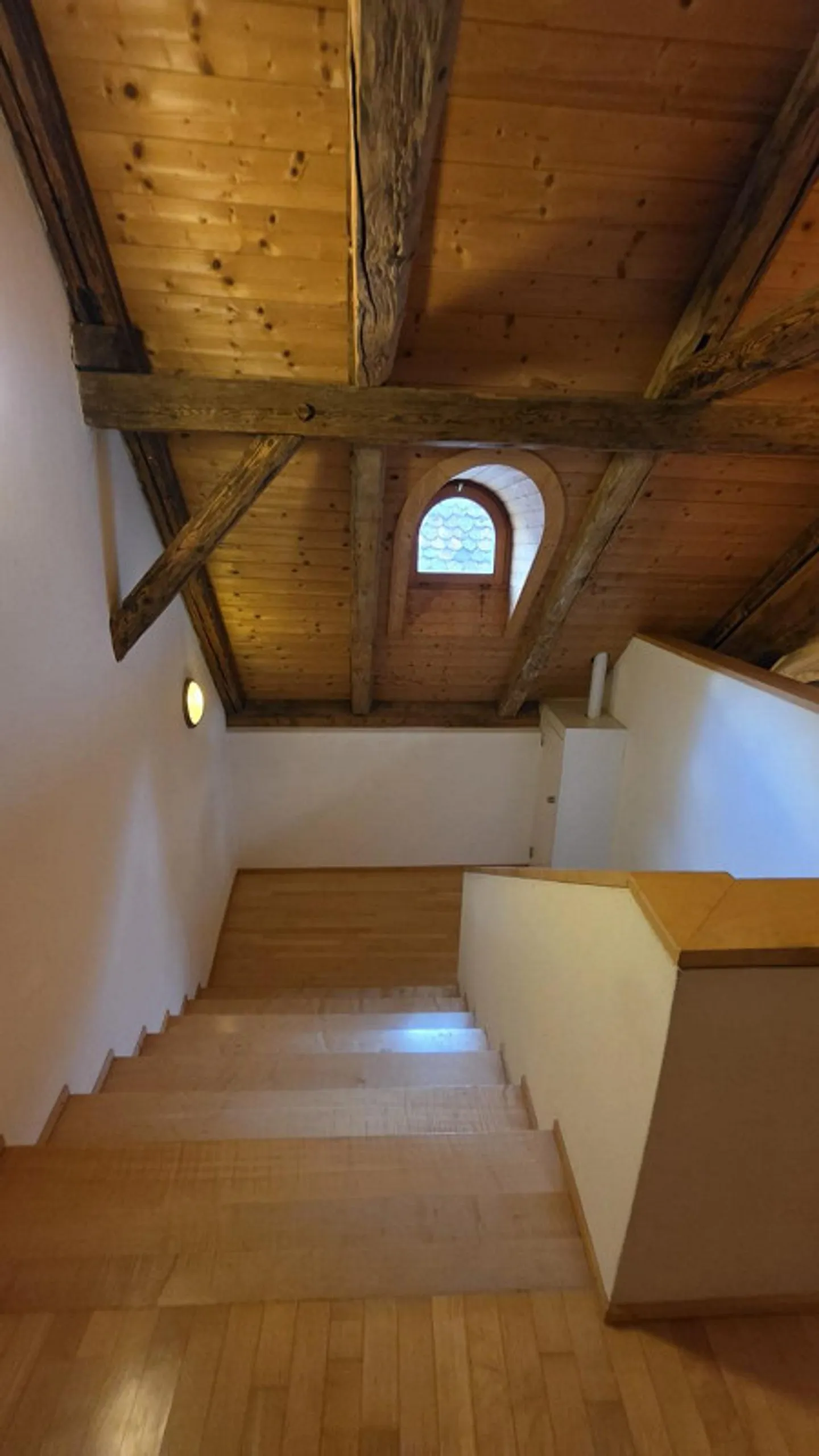 Recherche d'un nouveau locataire pour un appartement penthouse exclusif dans la vieille ville de Chur. - Photo 5 sur 16