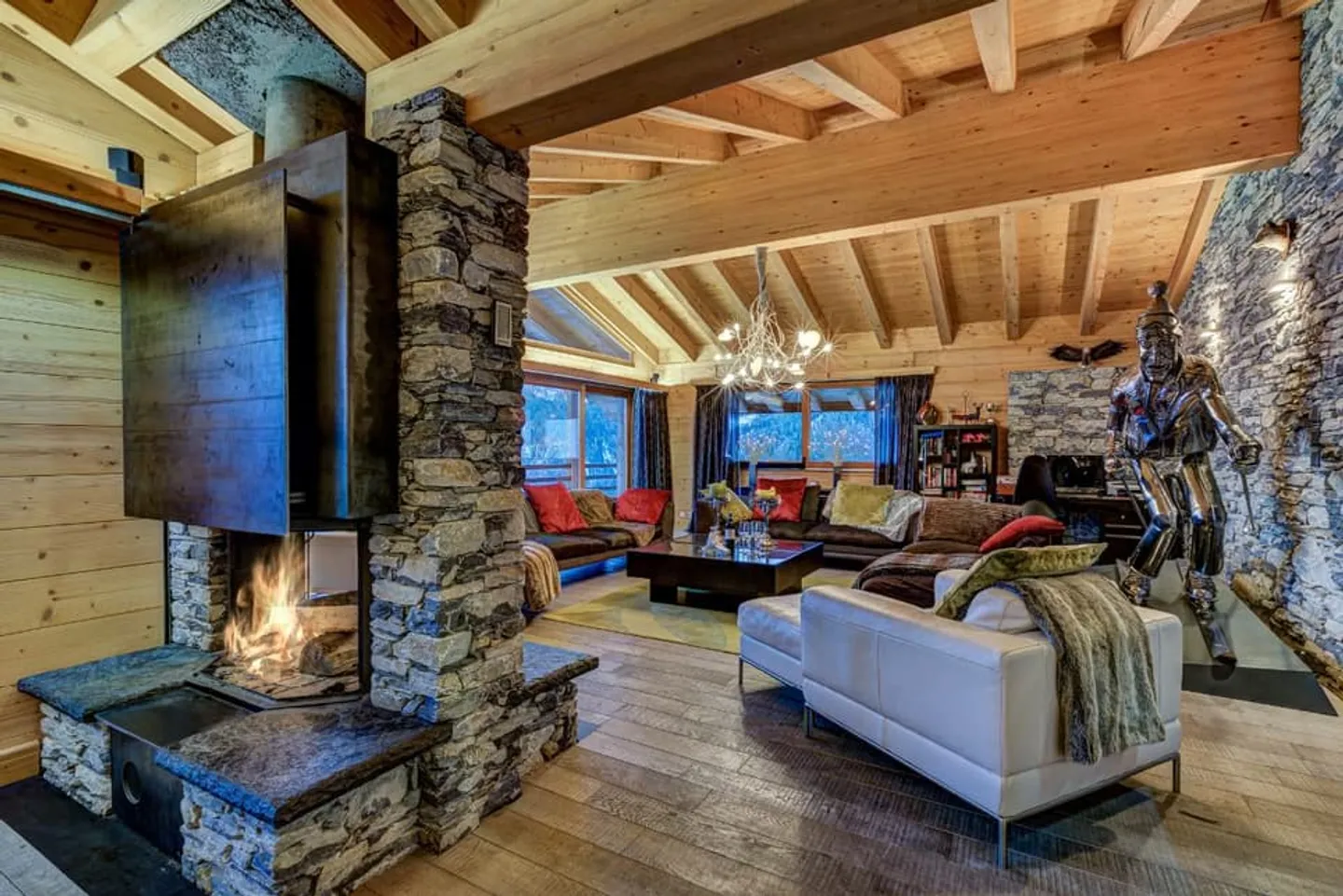 Luxuriöses Ski-in/Ski-out-Chalet mit Panoramablick - Foto 4 von 13