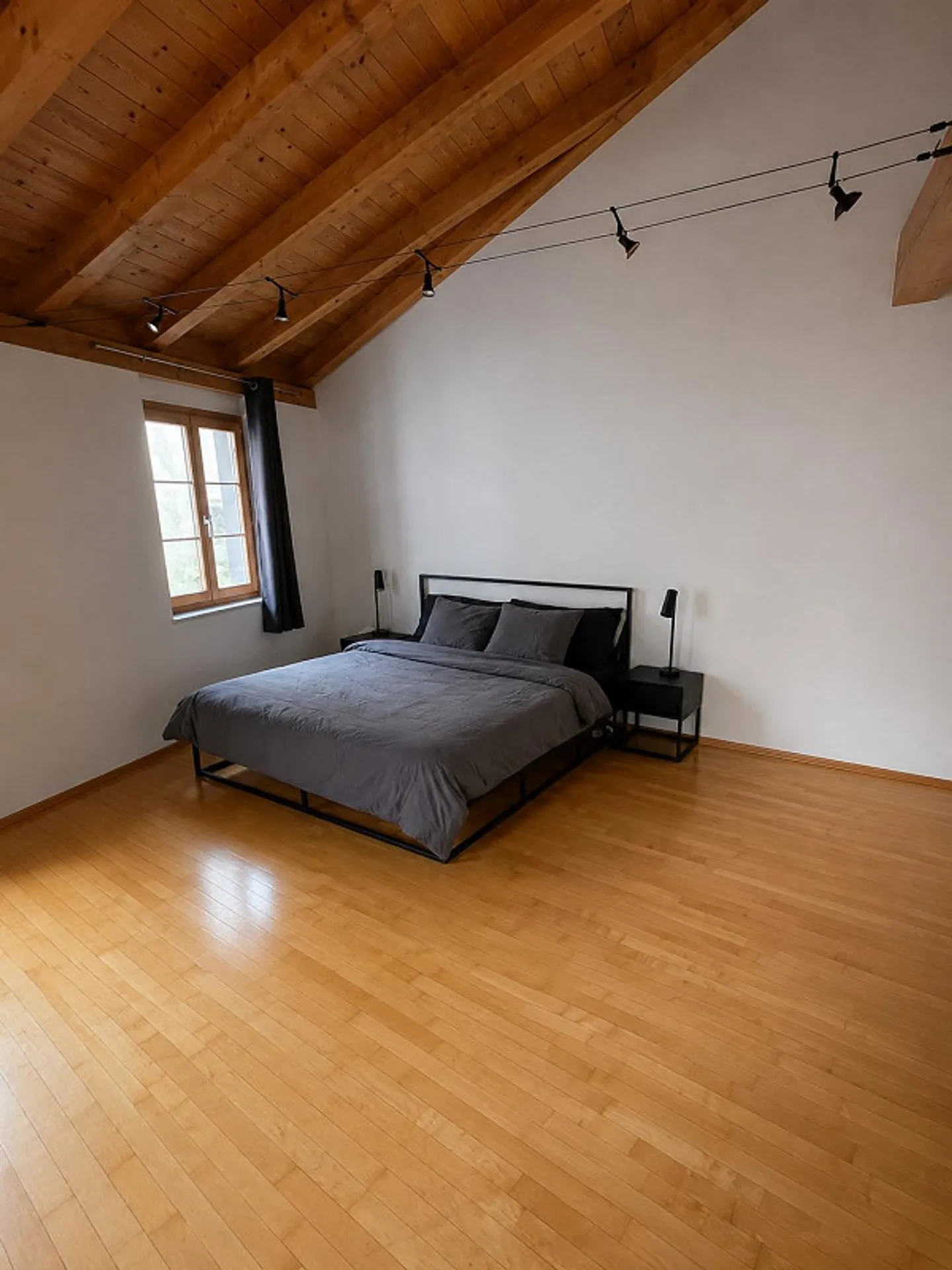 Recherche d'un nouveau locataire pour un appartement penthouse exclusif dans la vieille ville de Chur. - Photo 9 sur 16