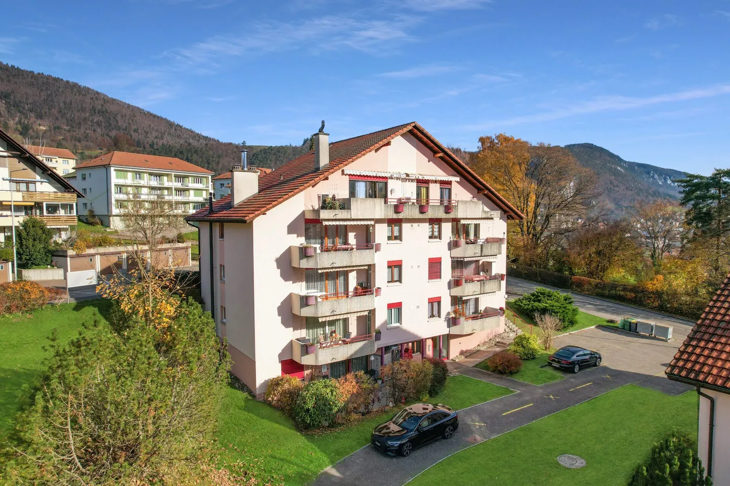 Duplex unter den Dächern mit privatem Aufzug - geräumig, hell und voller Potenzial - Foto 1 von 13