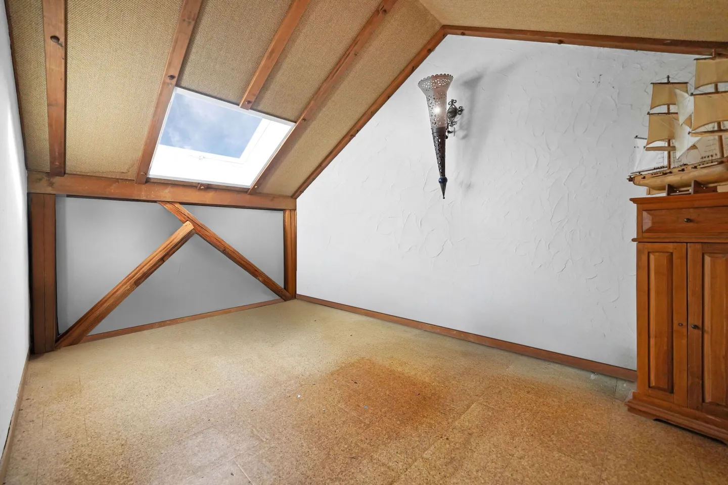 Duplex unter den Dächern mit privatem Aufzug - geräumig, hell und voller Potenzial - Foto 10 von 13