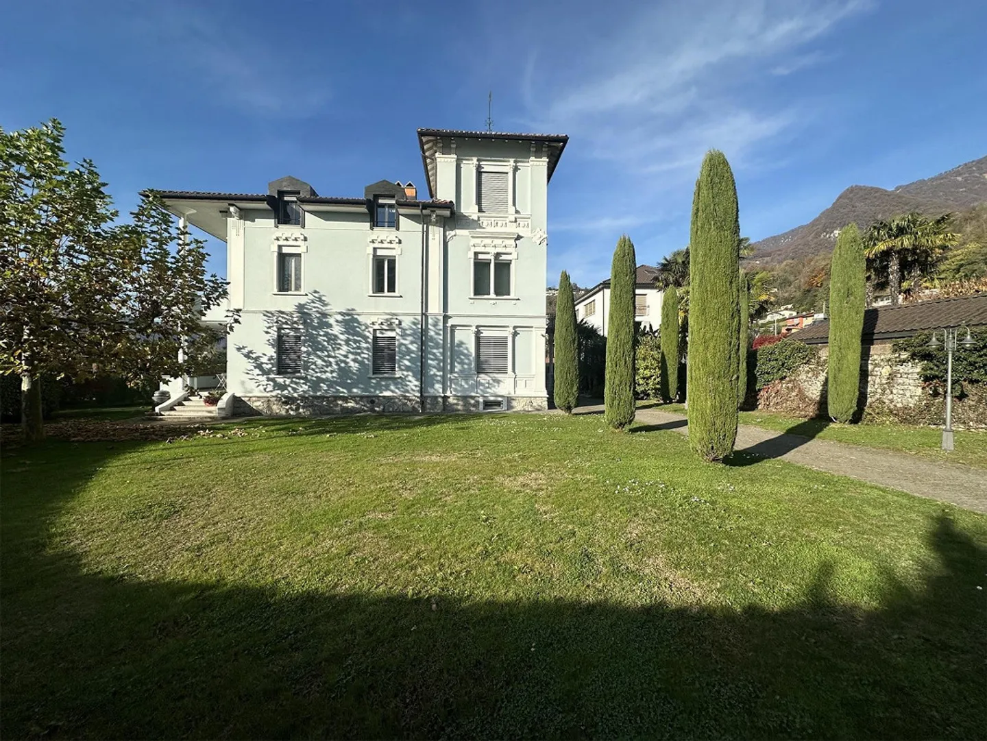 ZU VERMIETEN EXKLUSIVES WOHNUNG IN VILLA MIT GARTEN - Foto 2 von 8