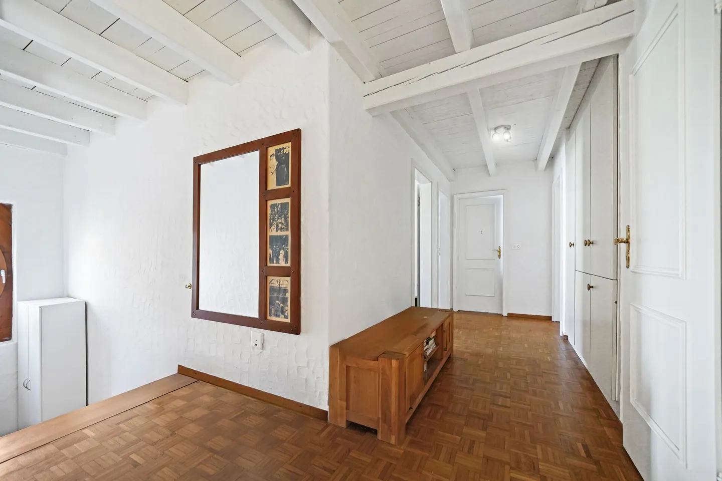 Duplex unter den Dächern mit privatem Aufzug - geräumig, hell und voller Potenzial - Foto 6 von 13