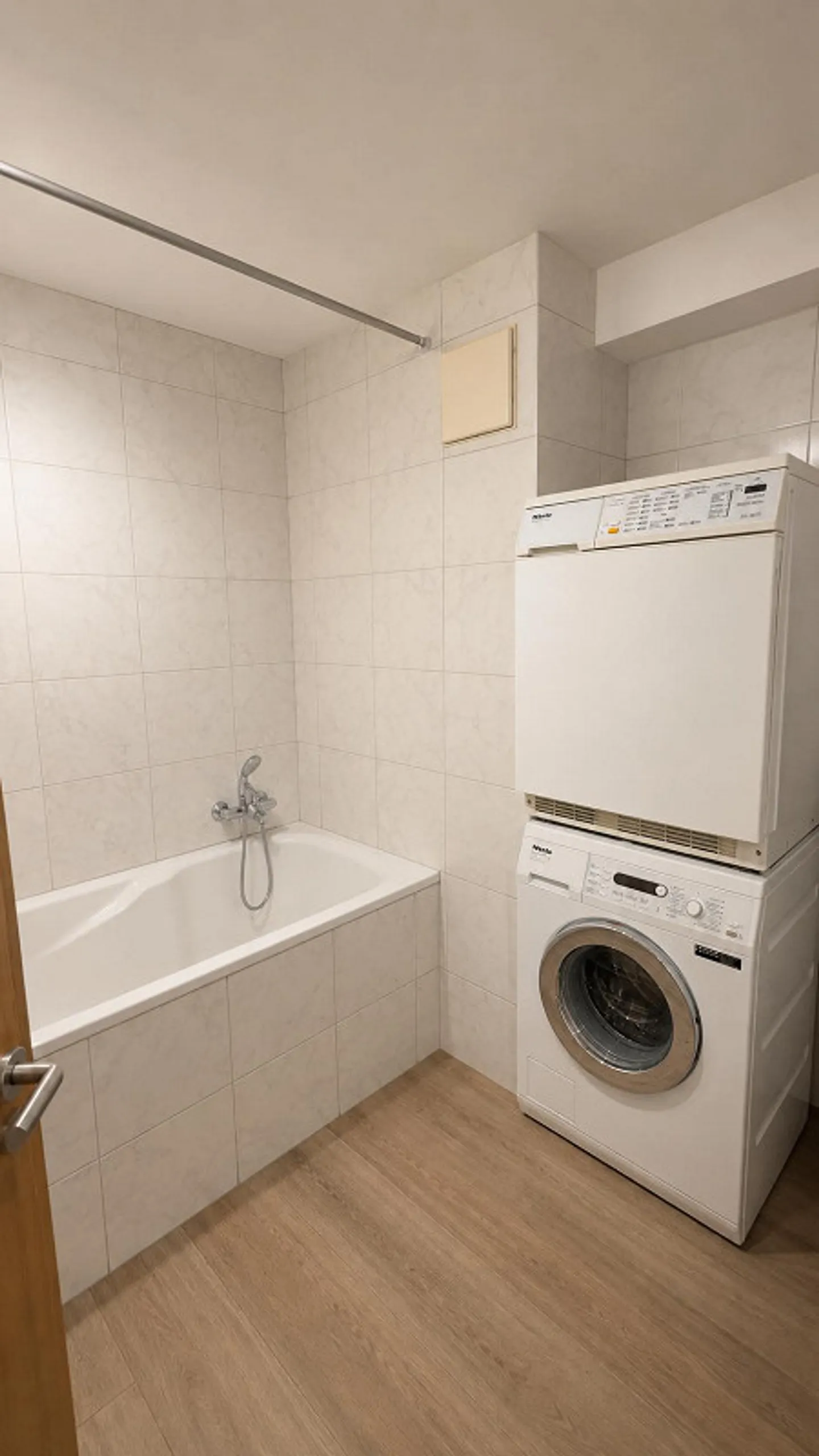 Recherche d'un nouveau locataire pour un appartement penthouse exclusif dans la vieille ville de Chur. - Photo 13 sur 16