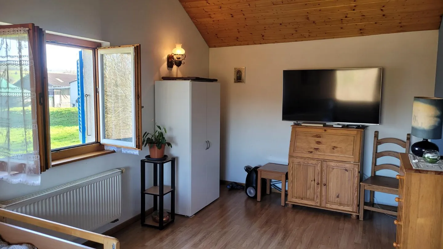 Villa with 9 rooms - Photo 15 of 17